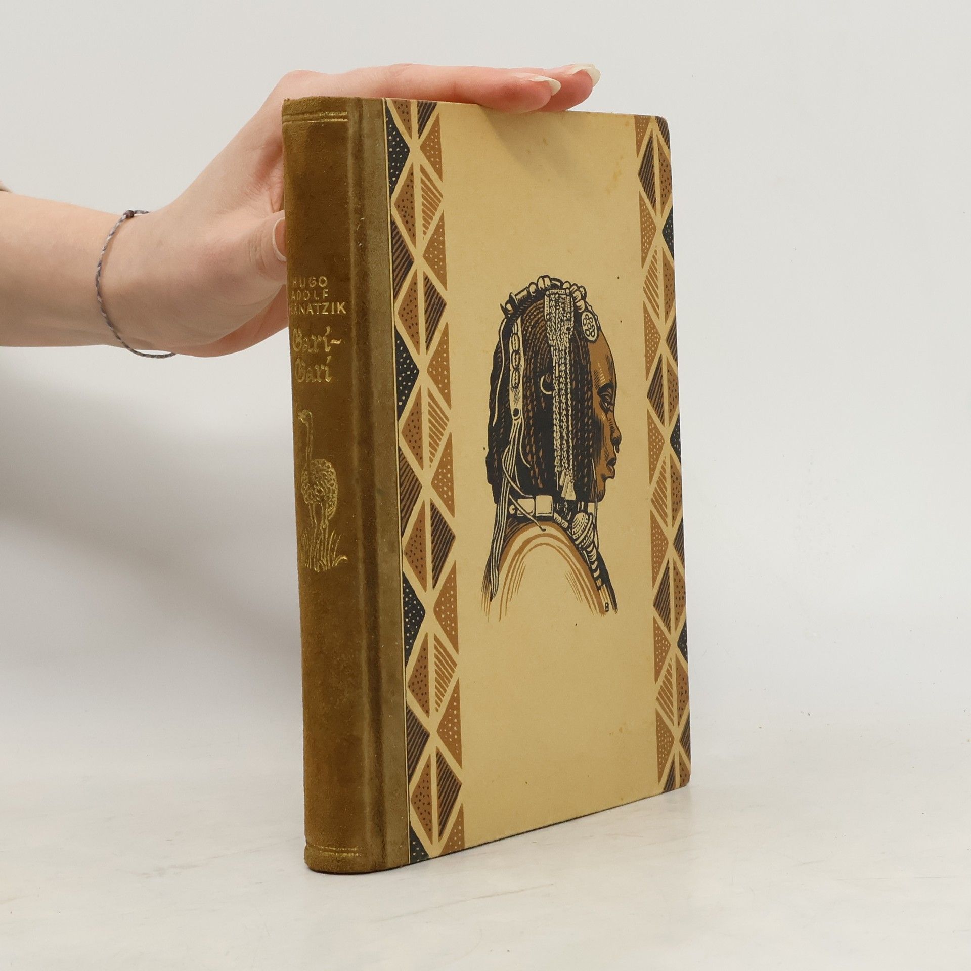 Hugo Adolf Bernatzik Gari-ari