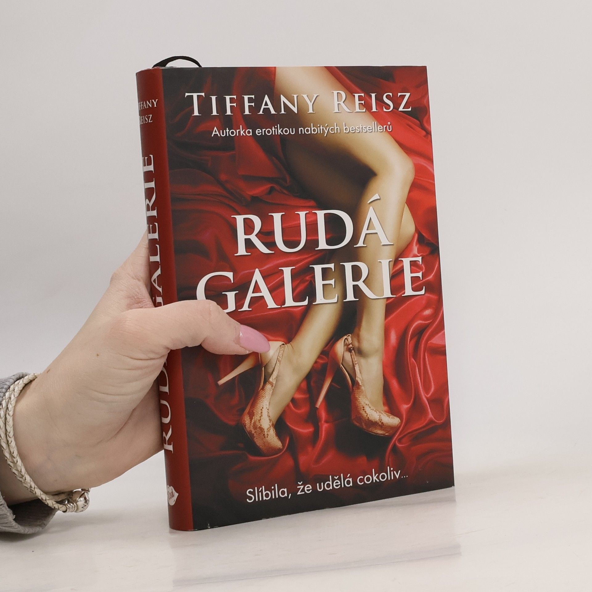 Tiffany Reisz Rudá galerie