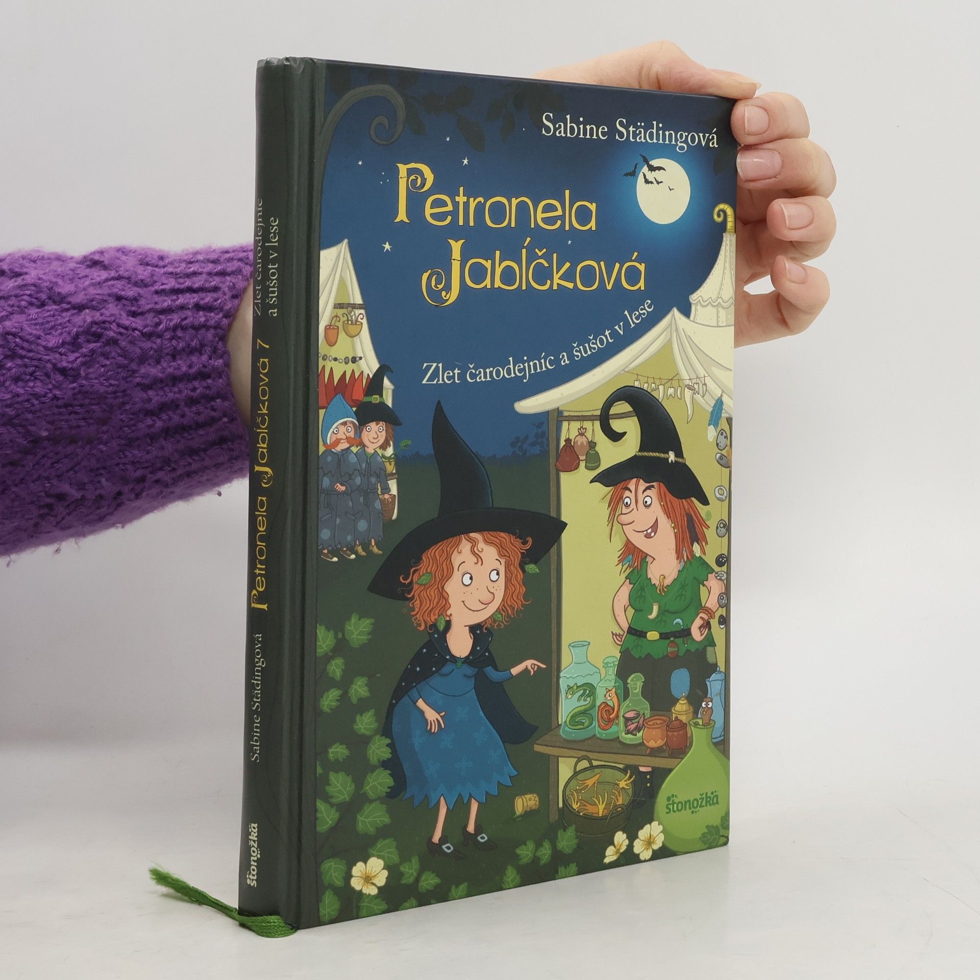 Petronela Jabĺčková. Zlet čarodejníc a šušot v lese