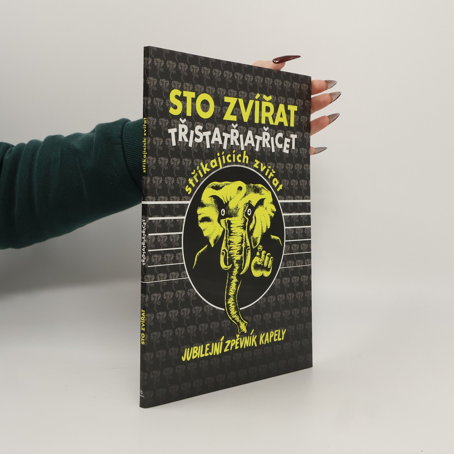 Sto zvířat Sto zvířat: Třistatřicettři stříkajících zvířat - Jubilejní zpěvník kapely