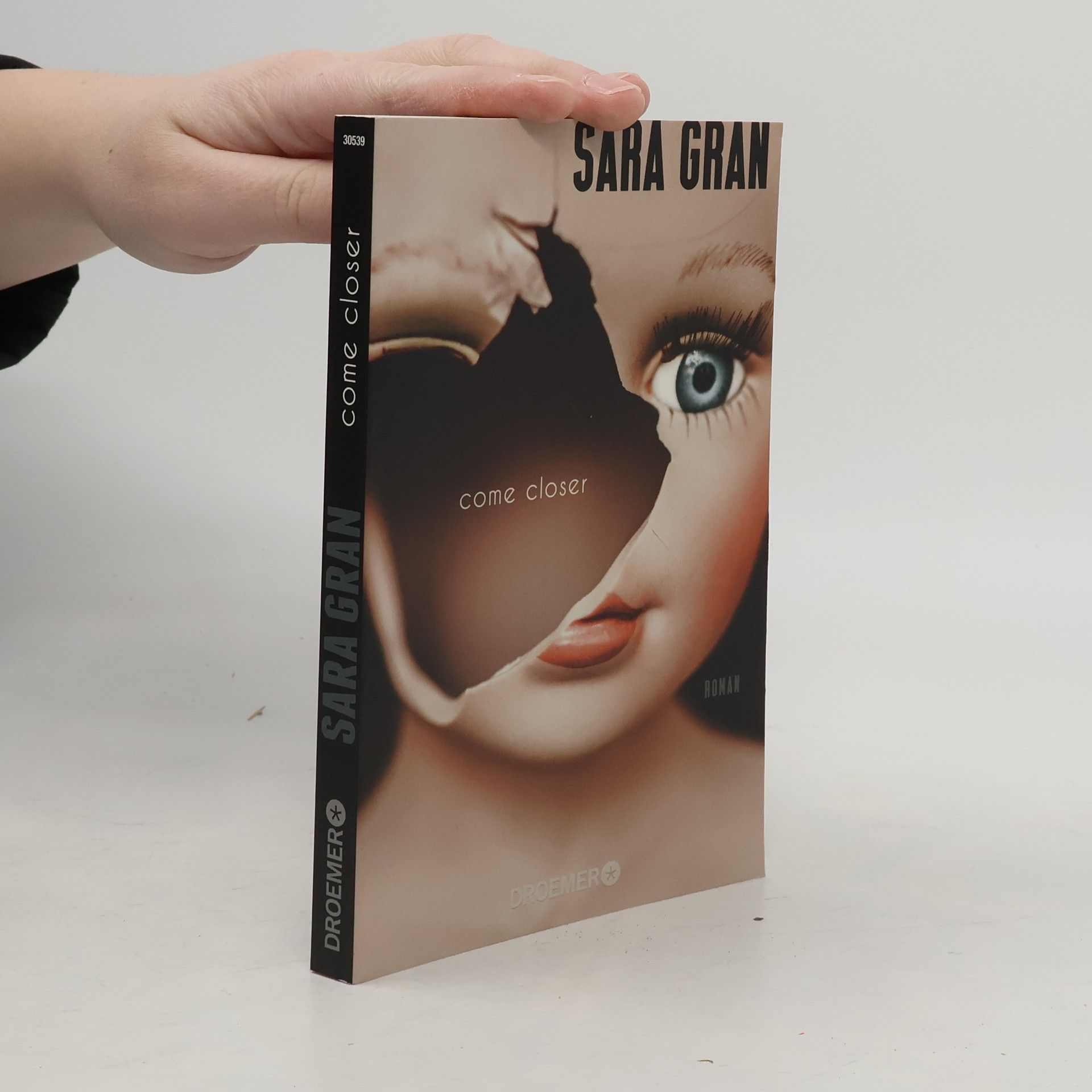 Sara Gran Come closer