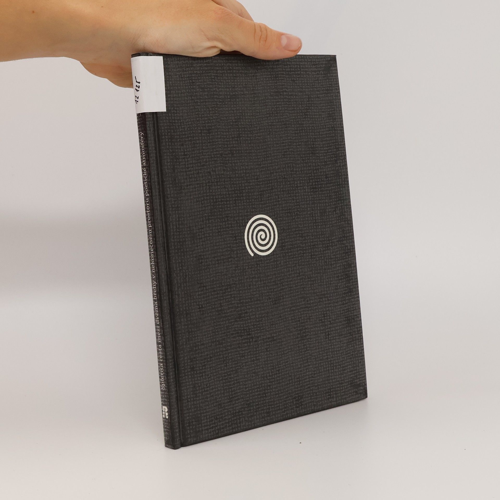 Jan Laňka Spletitá cesta mezi dvěma břehy v nekonečném prostoru poetické atmosféry