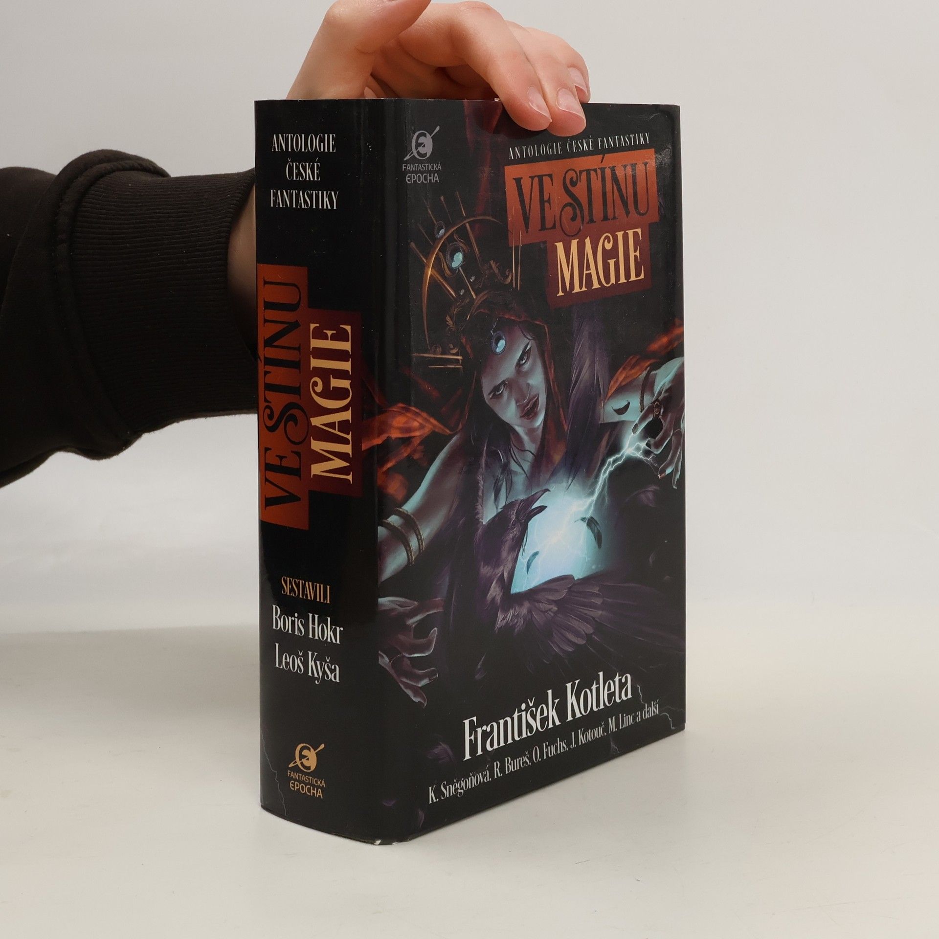 Michal Tesáček Ve stínu magie: Antologie české fantastiky