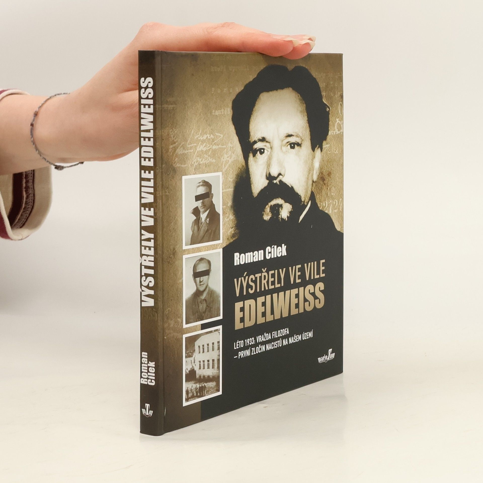 Roman Cílek Výstřely ve vile Edelweiss