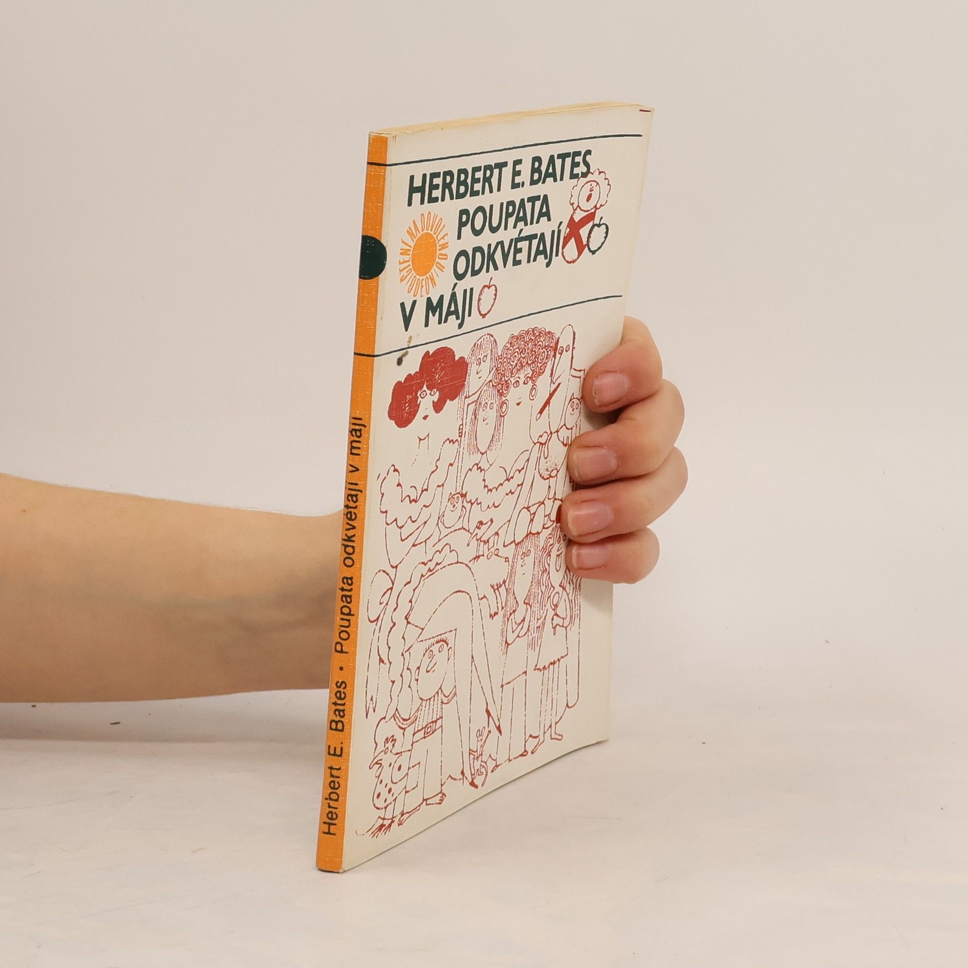 Herbert Ernest Bates Poupata odkvétají v máji