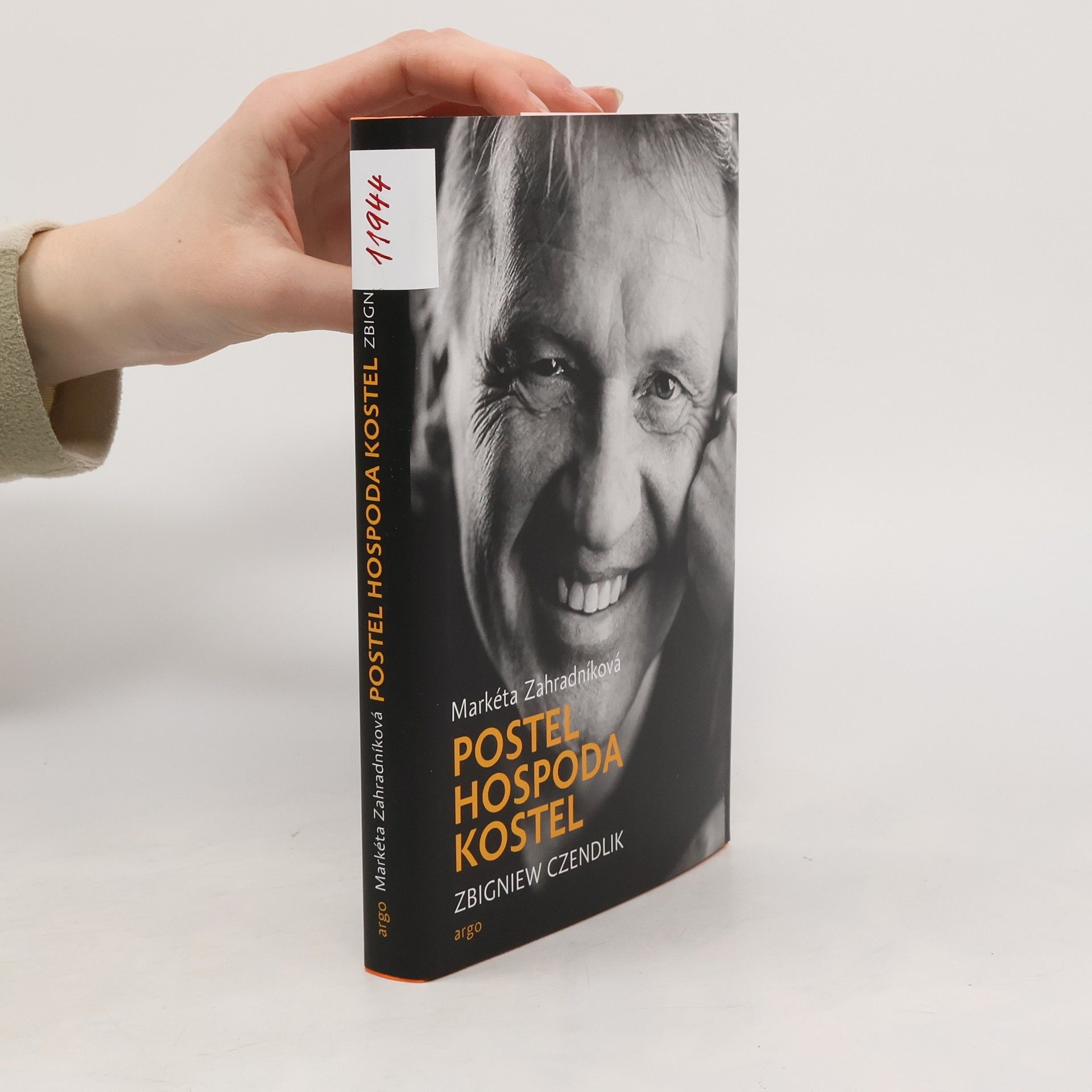 Postel, hospoda, kostel