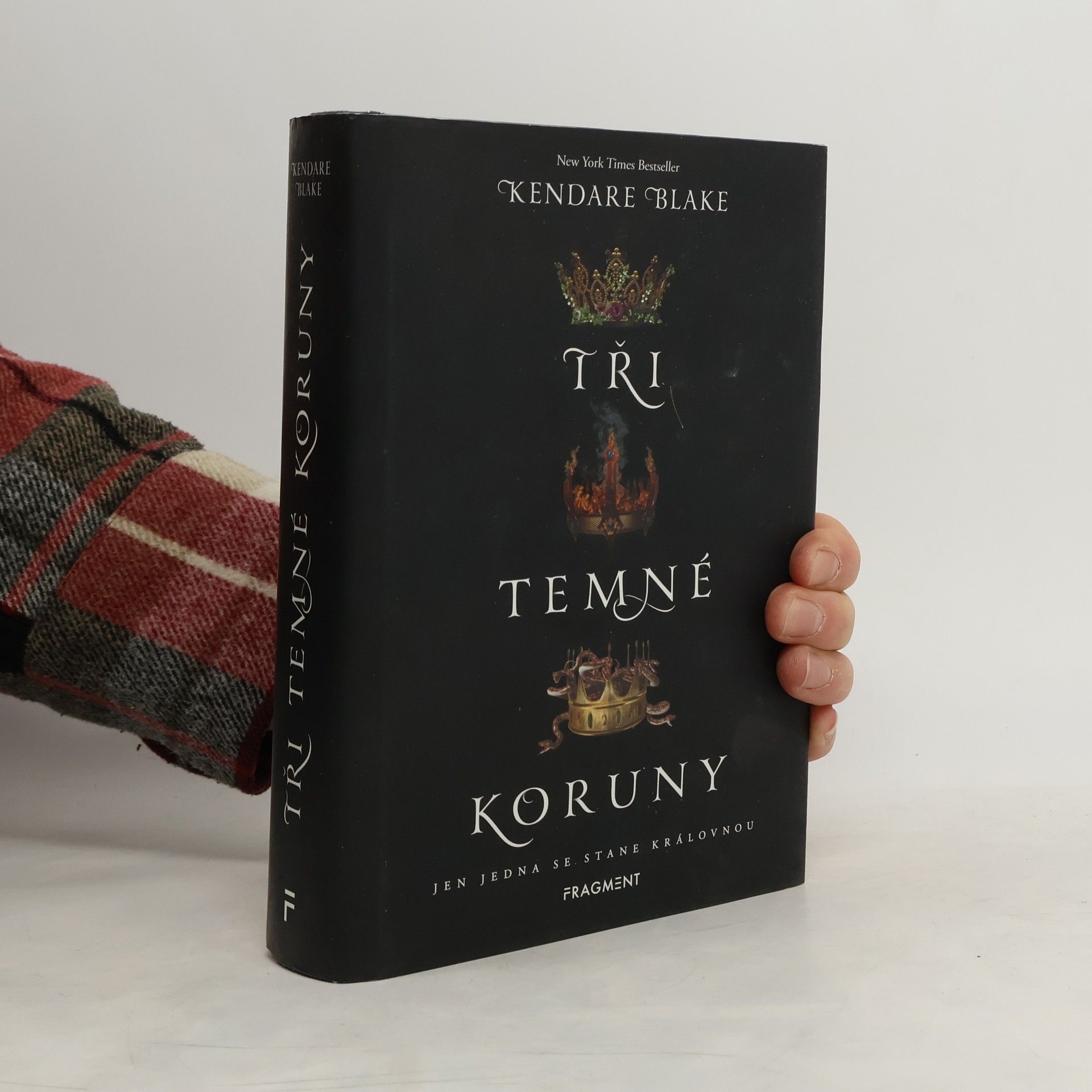 Kendare Blake Tři temné koruny
