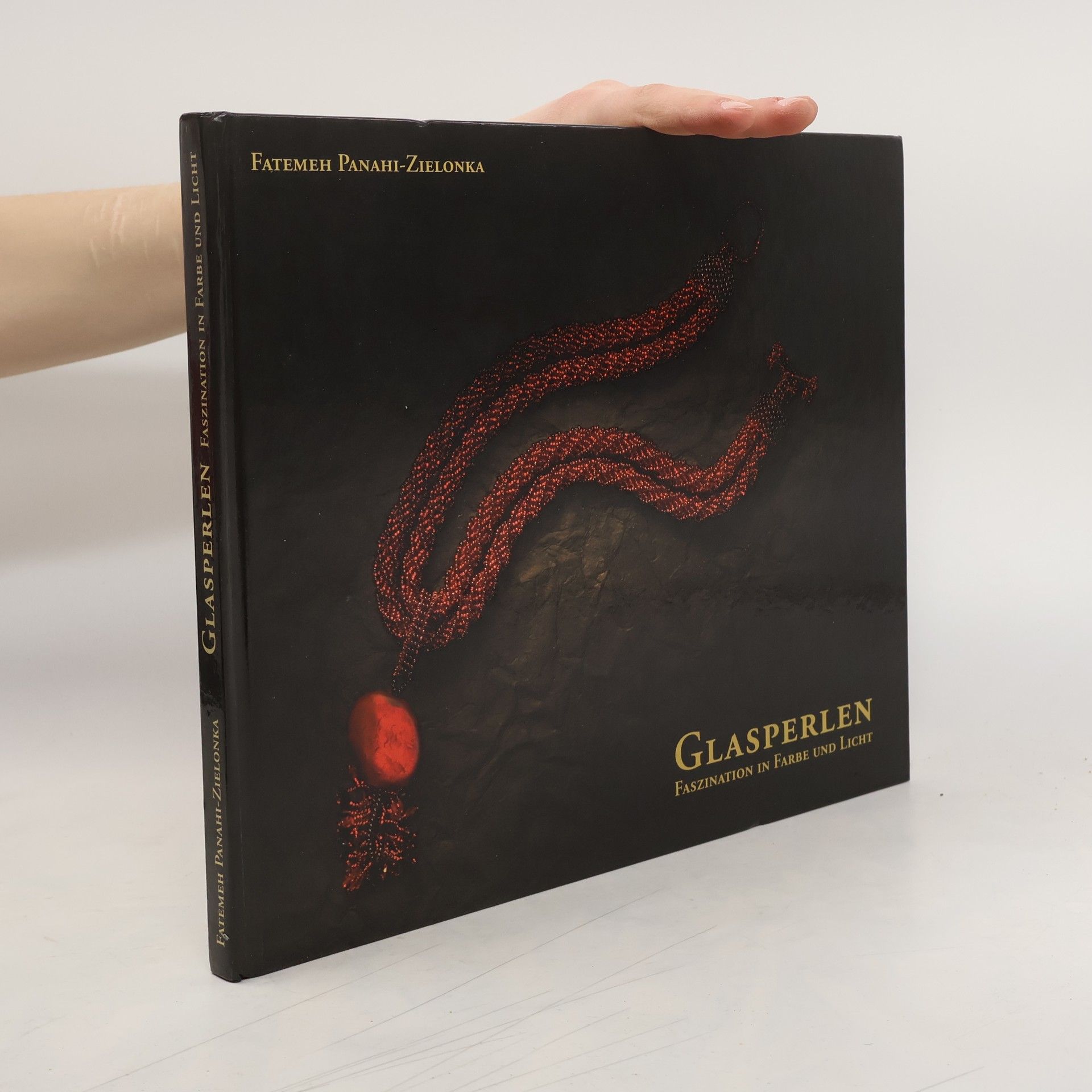Fatemeh Panahi Zielonka Glasperlen