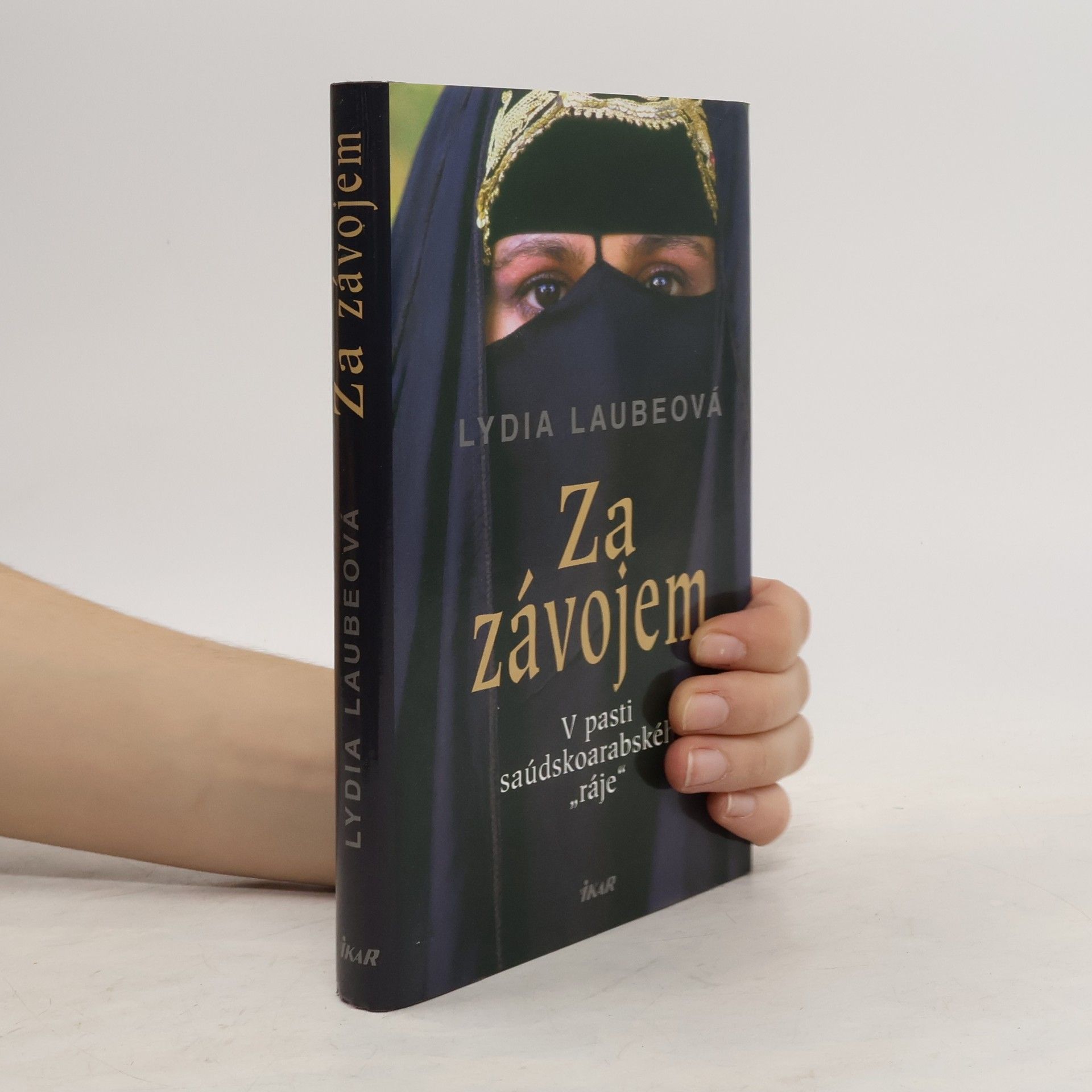 Lydia Laube Za závojem. V pasti saúdskoarabského "ráje"
