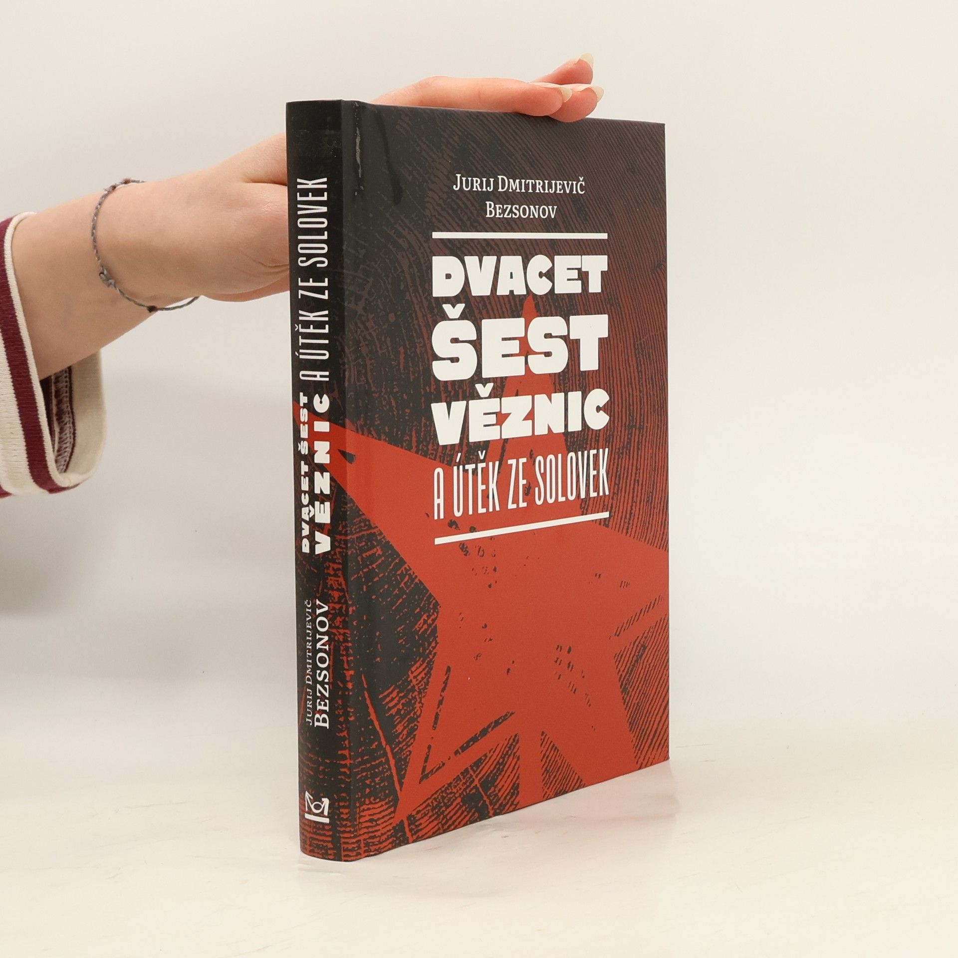 Jurij Dmitrijevič Bezsonov Dvacet šest věznic a útěk ze Solovek