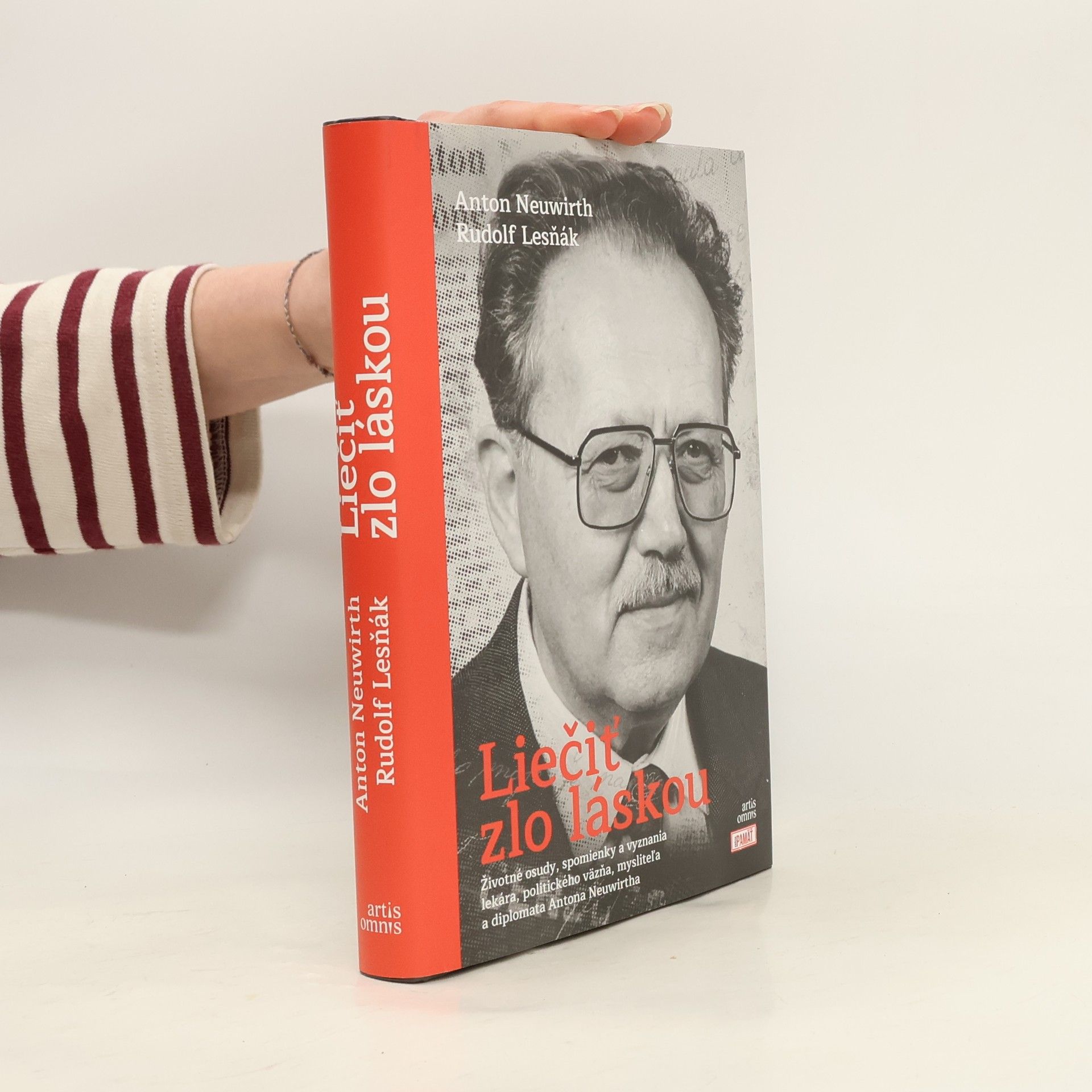 Rudolf Lesňák Liečiť zlo láskou : životné osudy, spomienky a vyznania lekára, politického väzňa, mysliteľa a diplomata Antona Neuwirtha