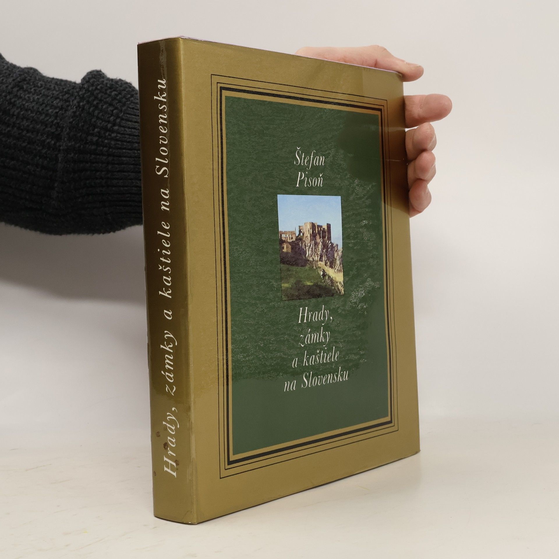 Štefan Pisoň Hrady, zámky a kaštiele na Slovensku