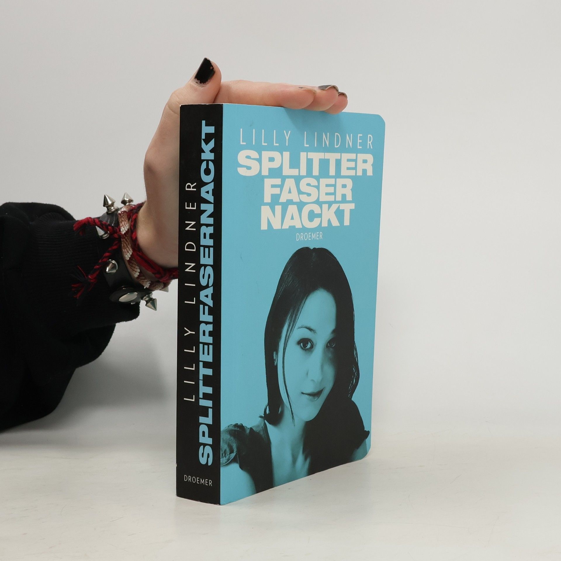 Lilly Lindner Splitterfasernackt