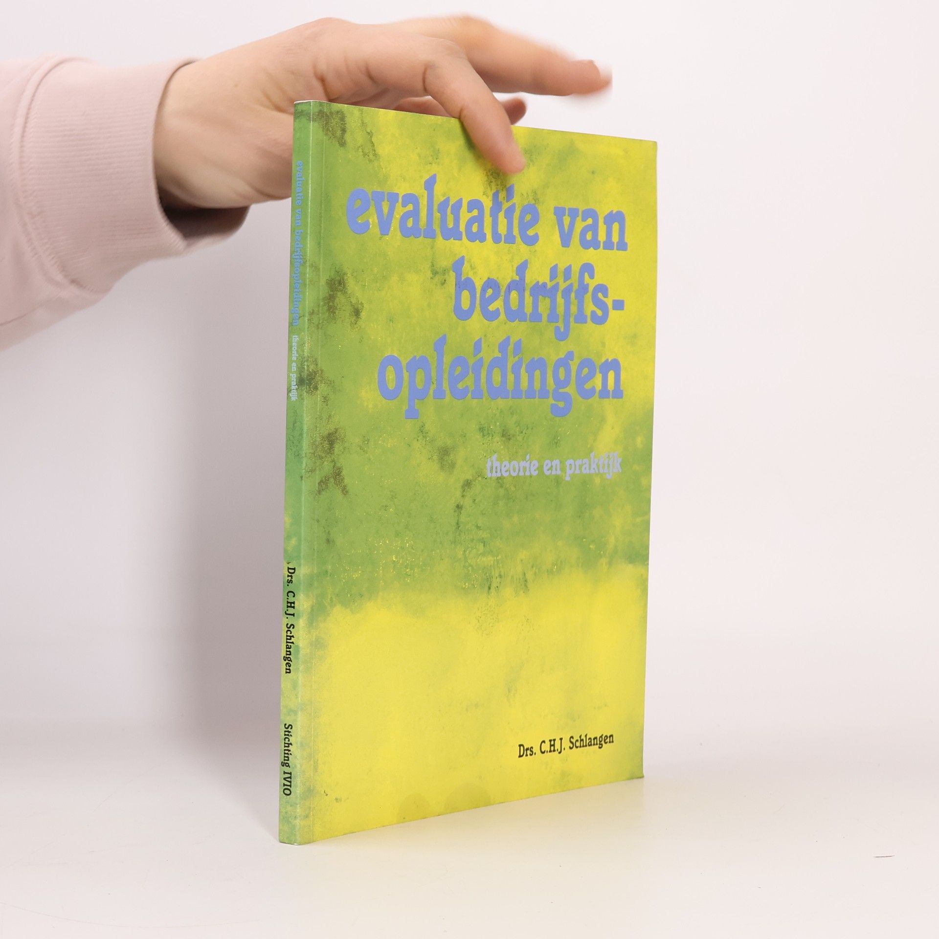 C. J. H. Schlangen Evaluatie van bedrijfsopleidingen