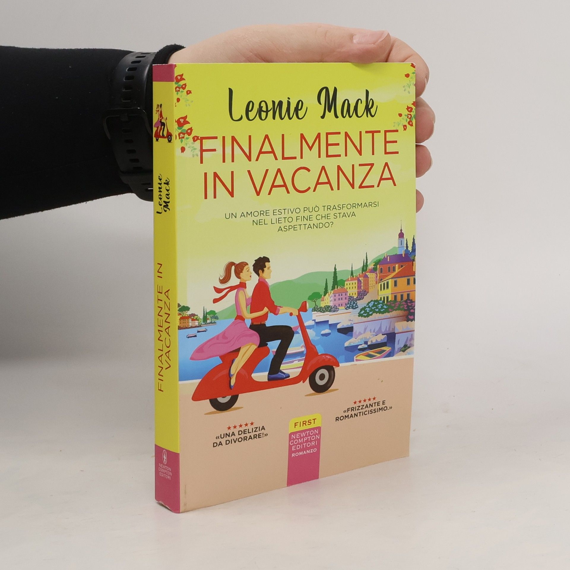 Leonie Mack Finalmente in vacanza