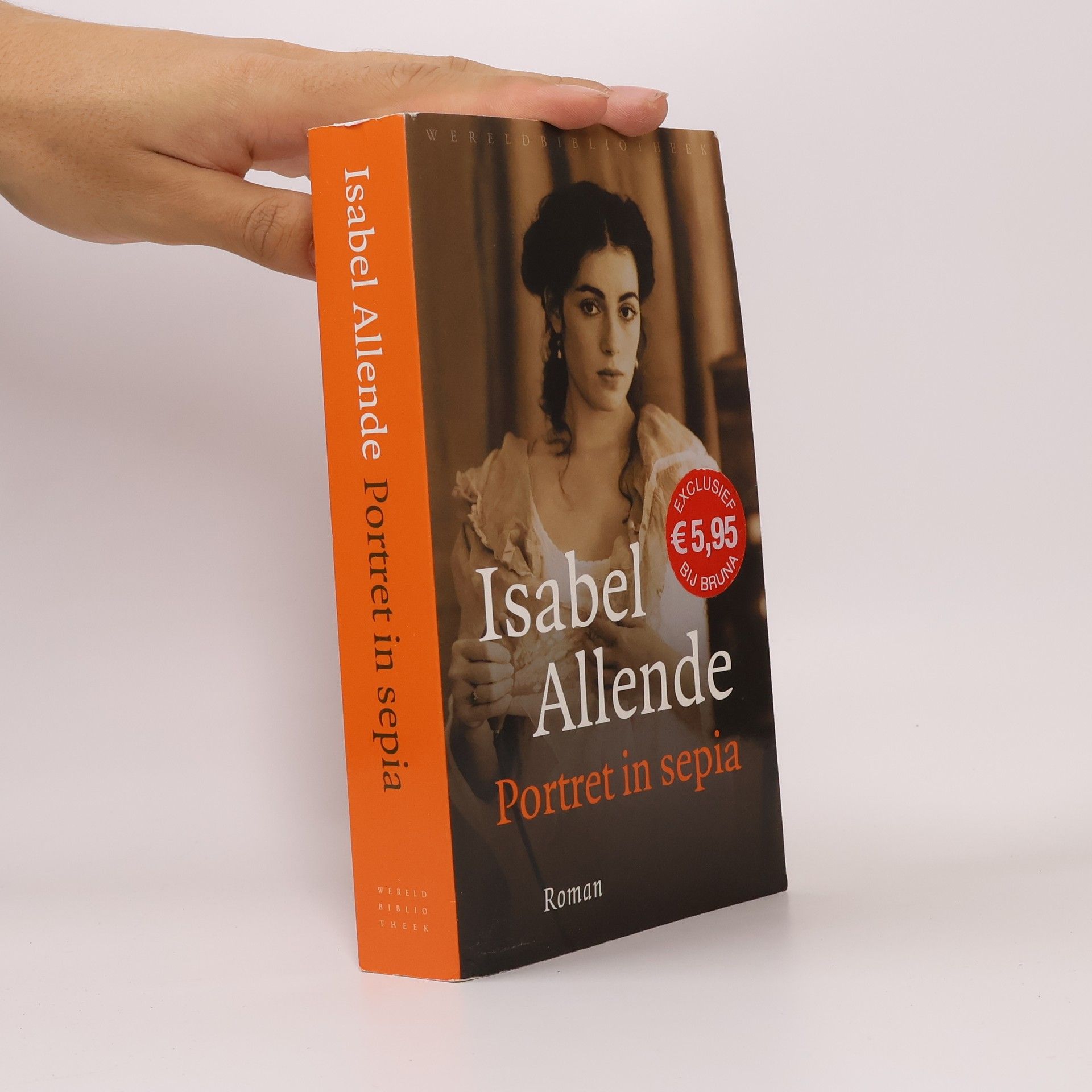 Isabel Allende Portret in sepia