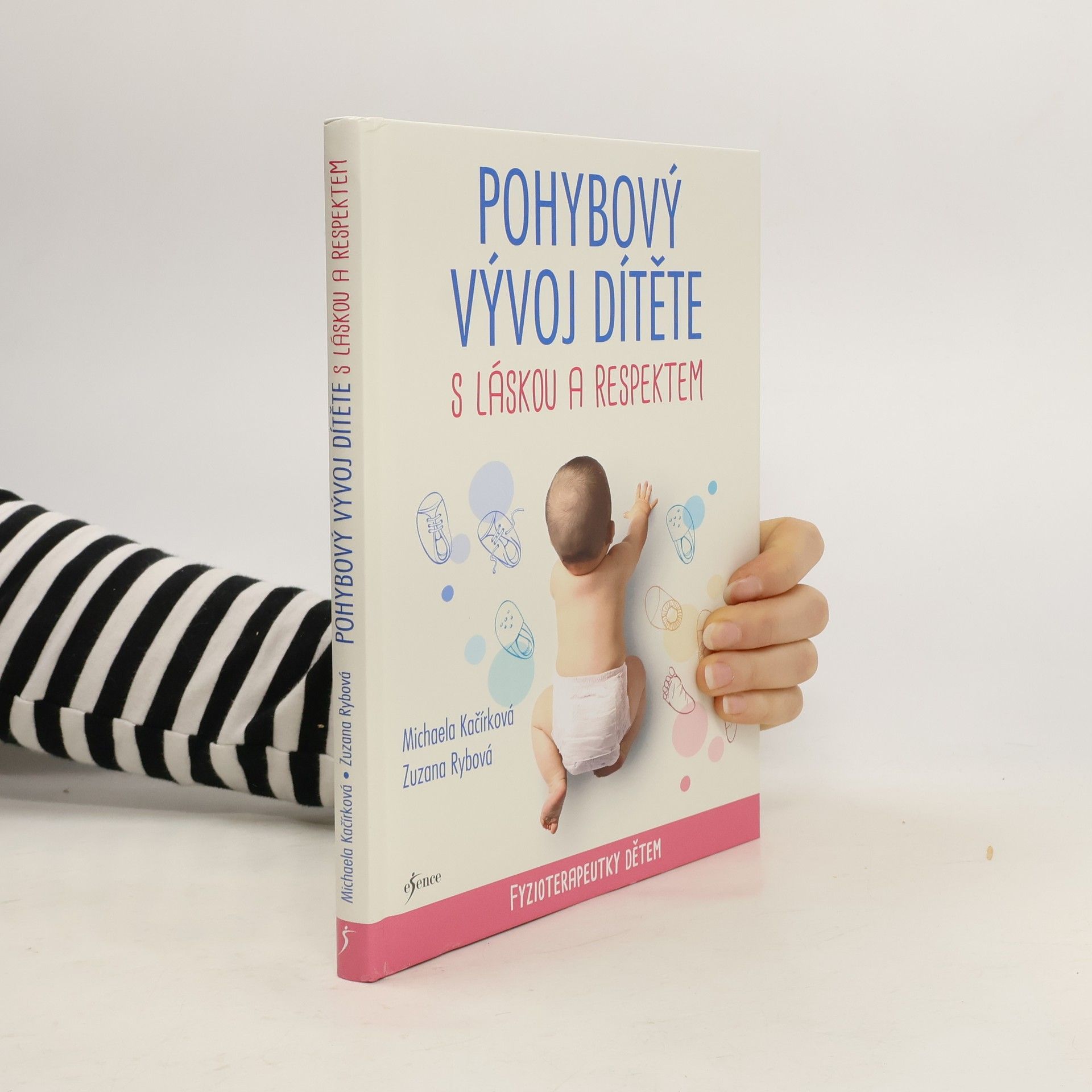 Michaela Kačírková Pohybový vývoj dítěte s láskou a respektem : fyzioterapeutky dětem