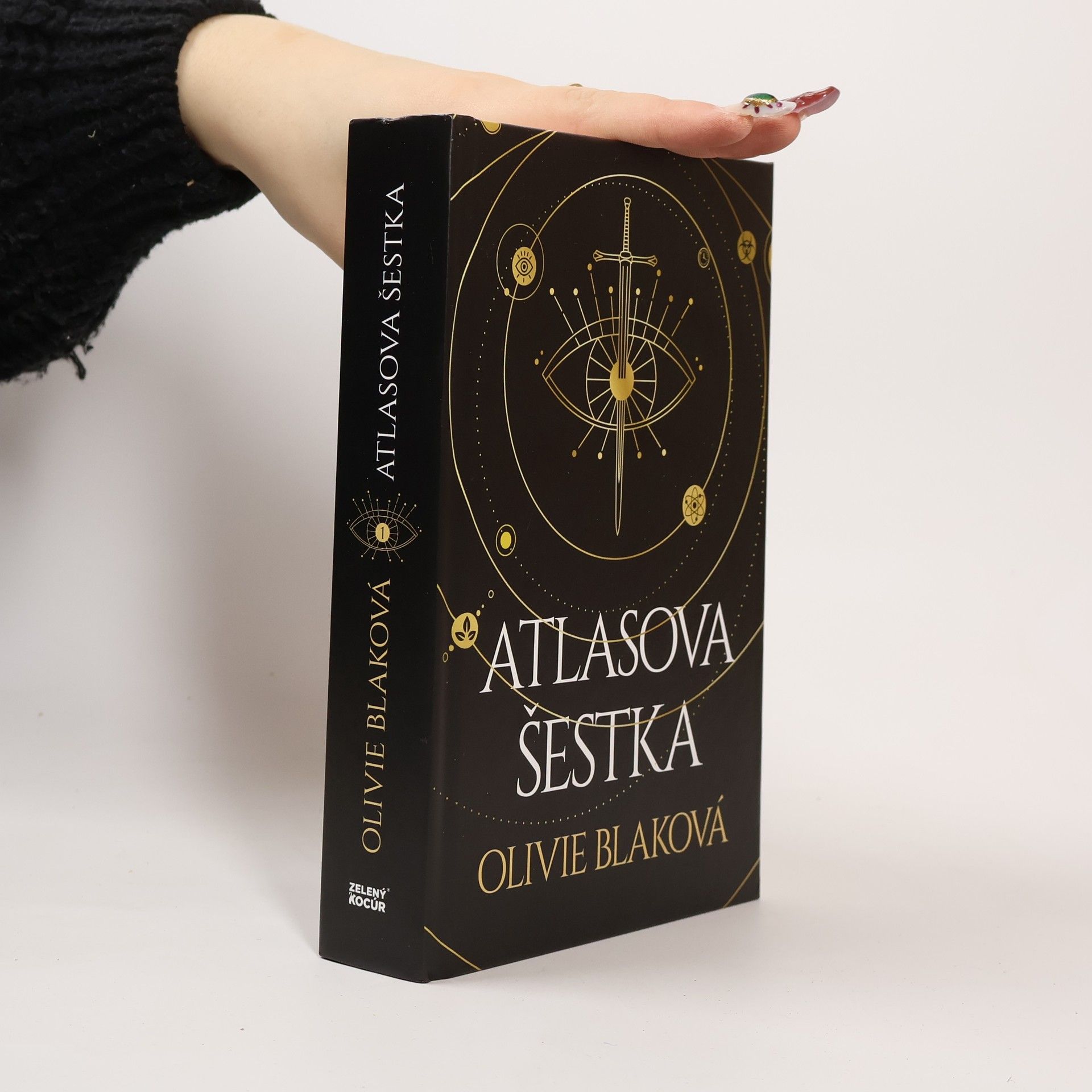 Olivie Blake Atlasova Šestka