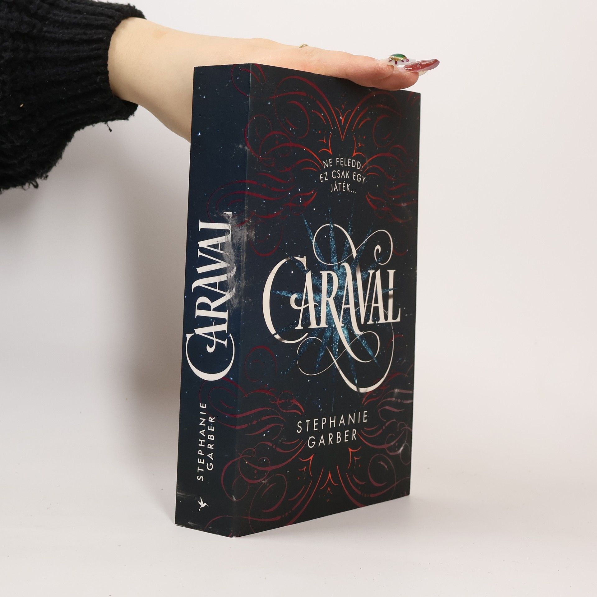 Mari Falcsik Caraval
