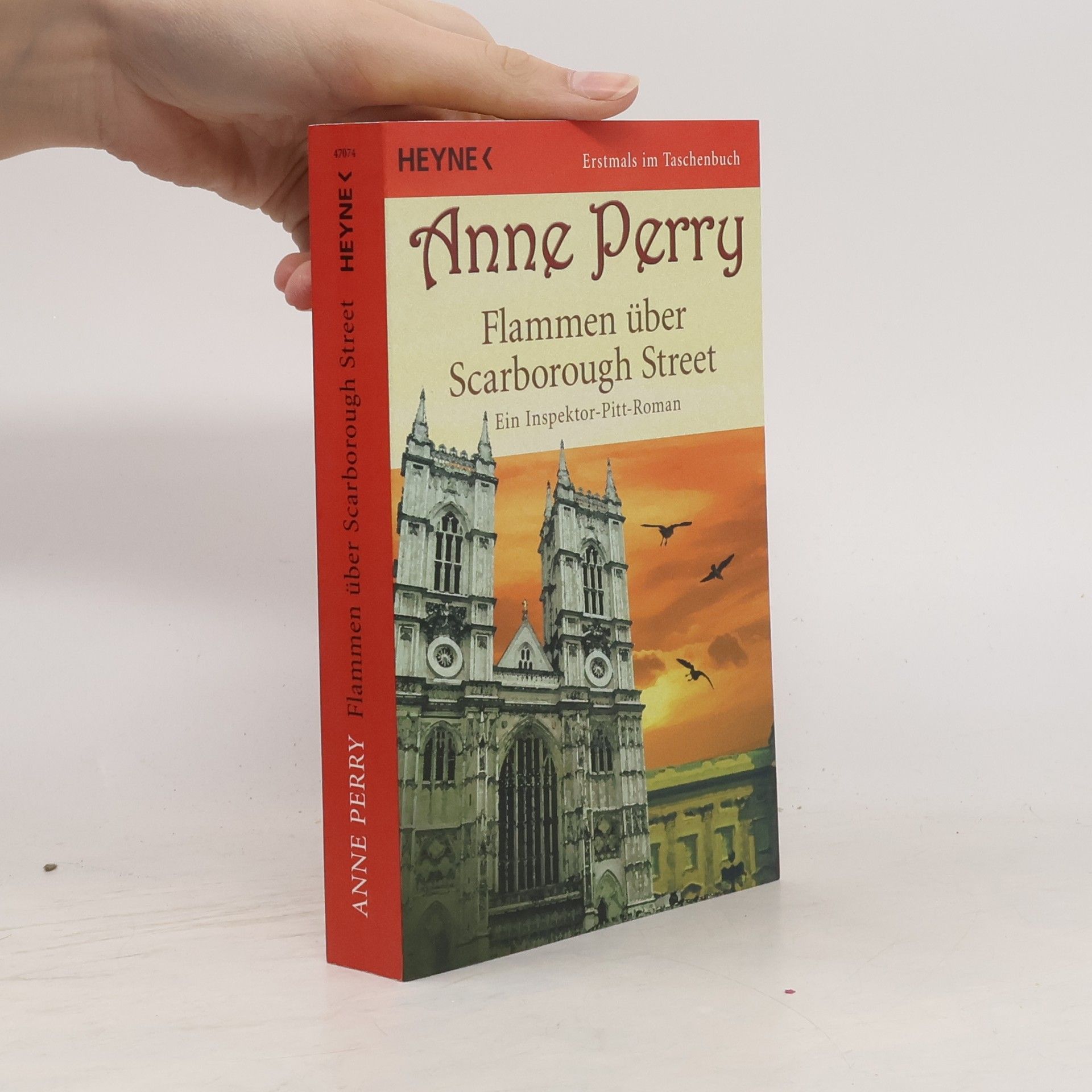 Anne Perry Flammen über Scarborough Street