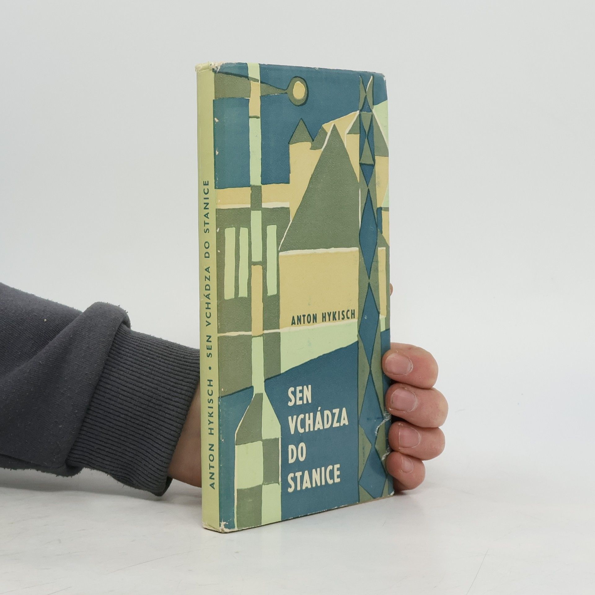 Anton Hykisch Sen vchádza do stanice