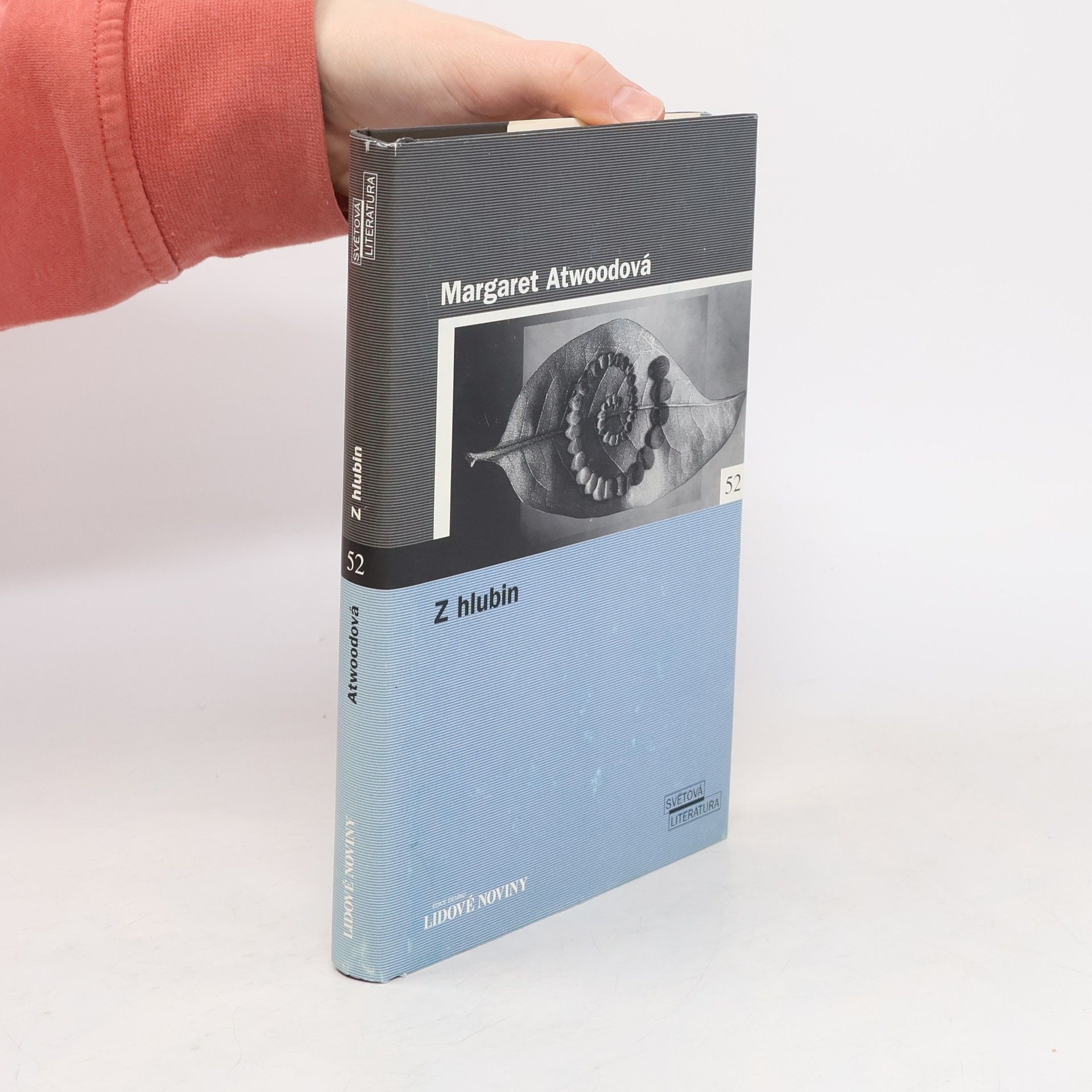 Margaret Atwood Z hlubin