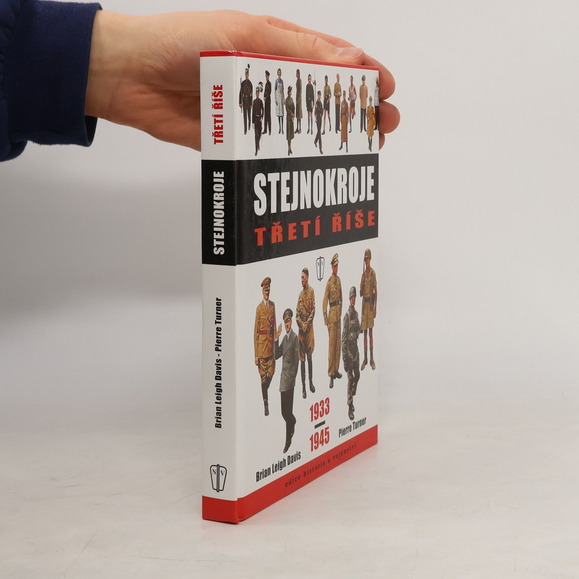 Brian Leigh Davis Stejnokroje Třetí říše 1933-1945