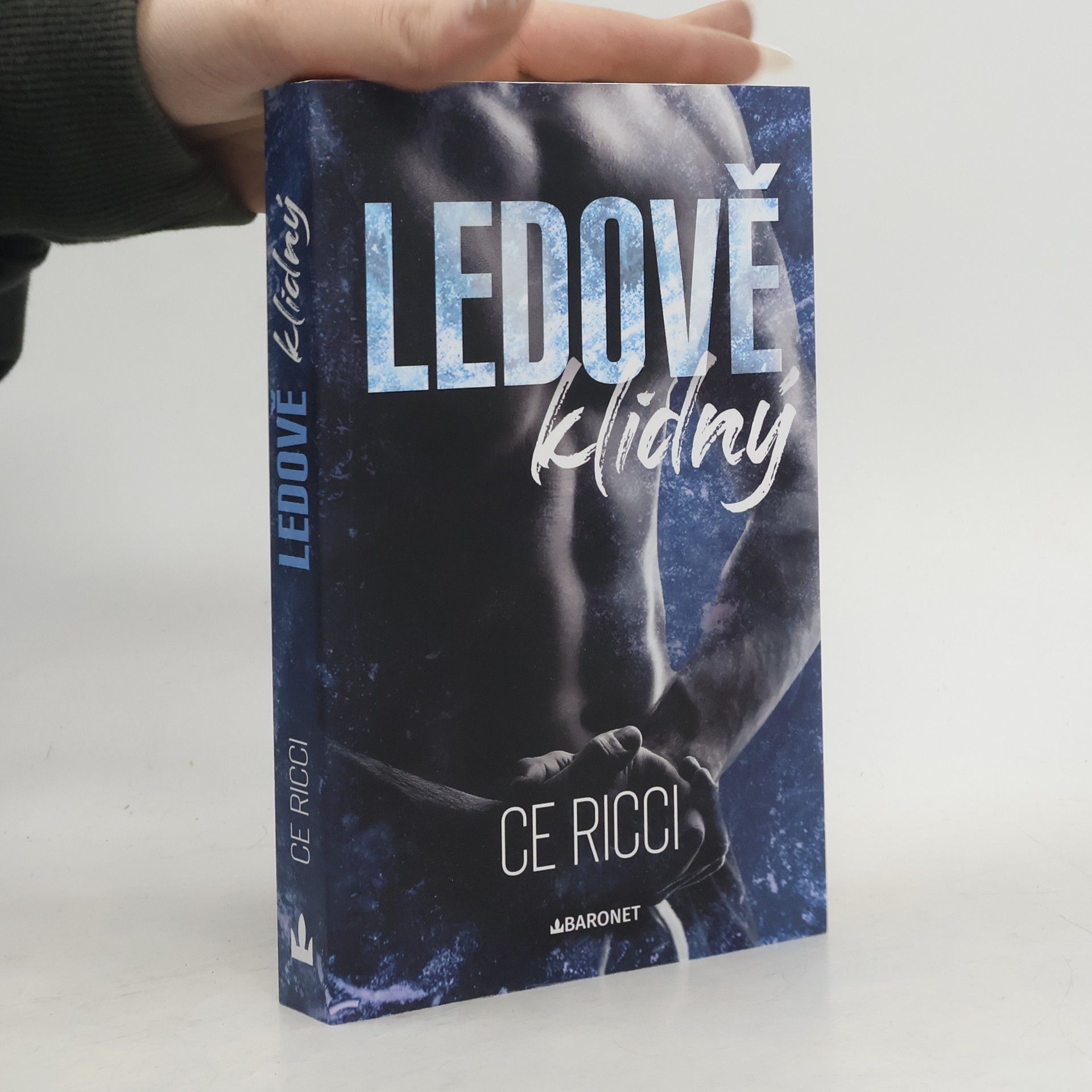 Ce Ricci Ledově klidný