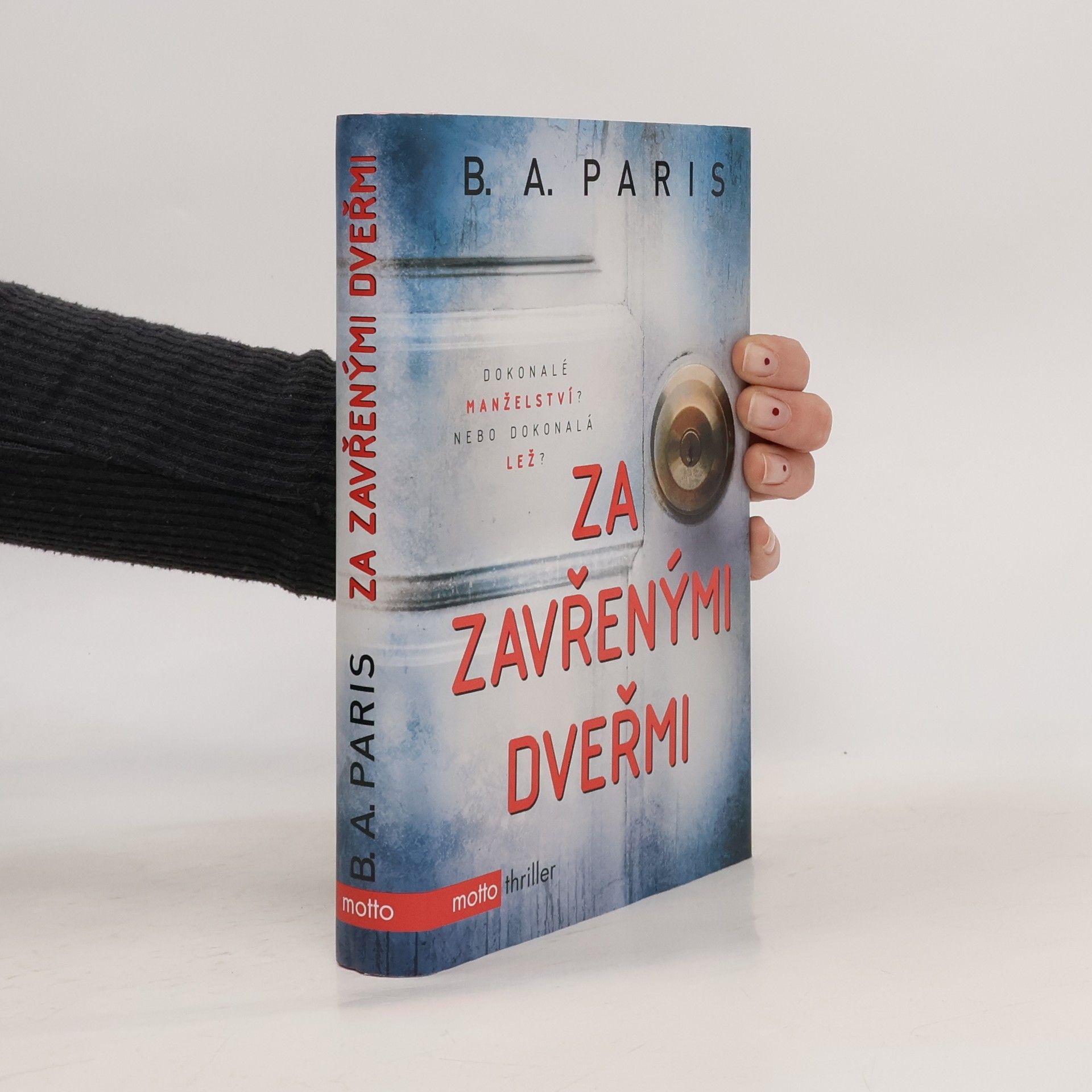 B.A. Paris Za zavřenými dveřmi