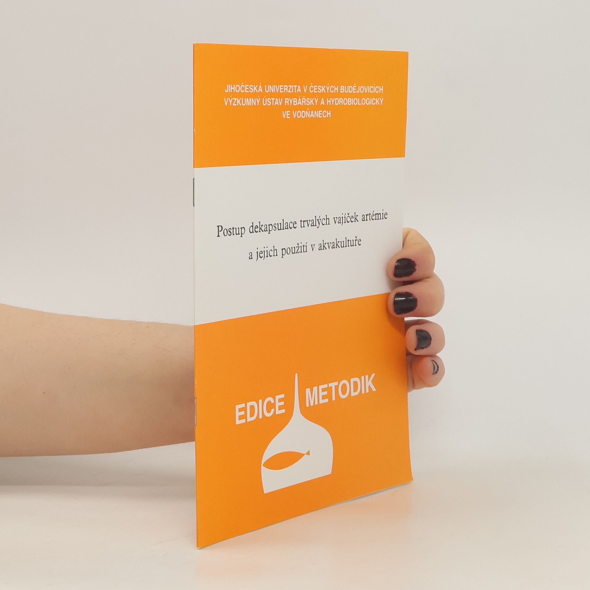 Postup dekapsulace trvalých vajíček artémie a jejich použití v akvakultuře