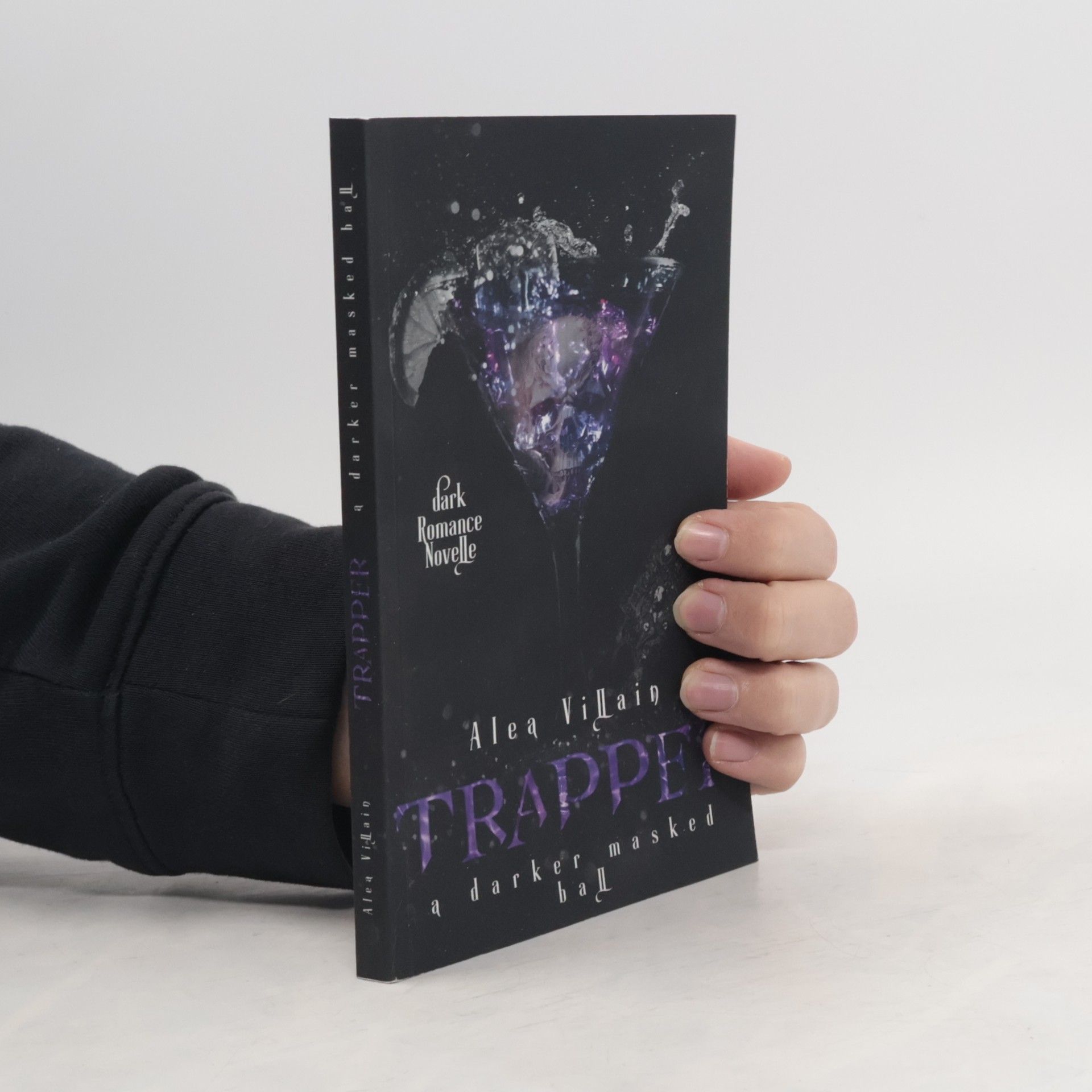 Dark Holidays - 3: Trapper