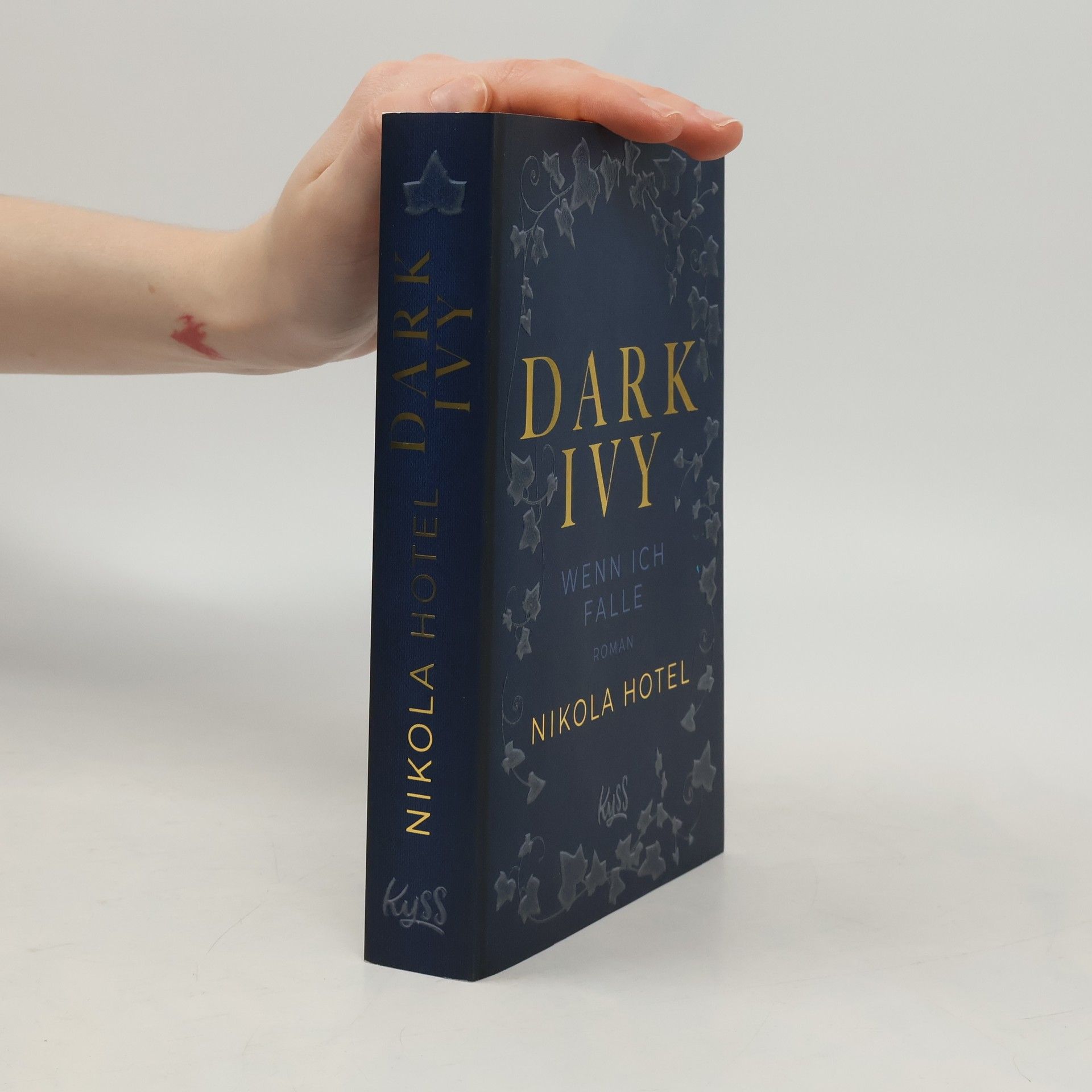 Nikola Hotel Dark Ivy - Wenn ich falle