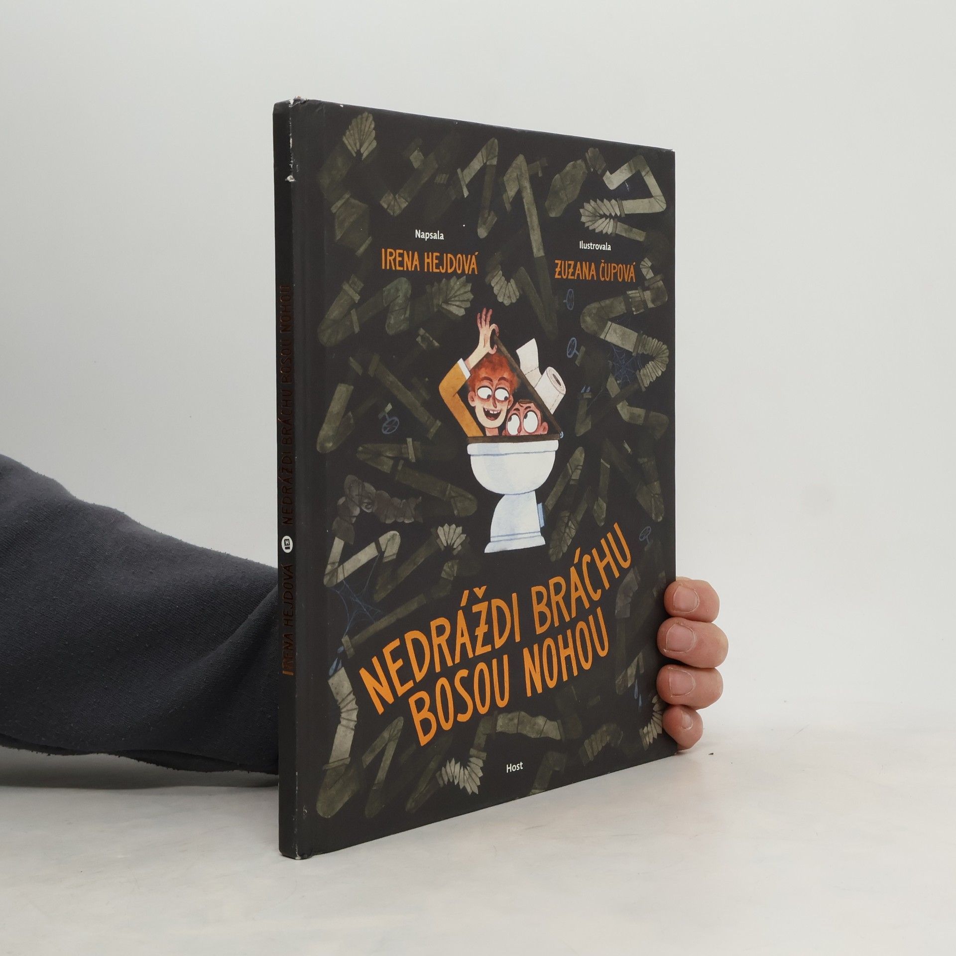 Nedráždi bráchu bosou nohou