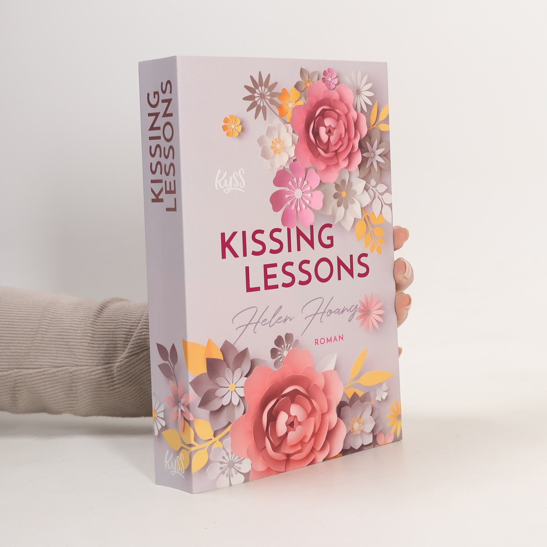 Helen Hoang Kissing lessons