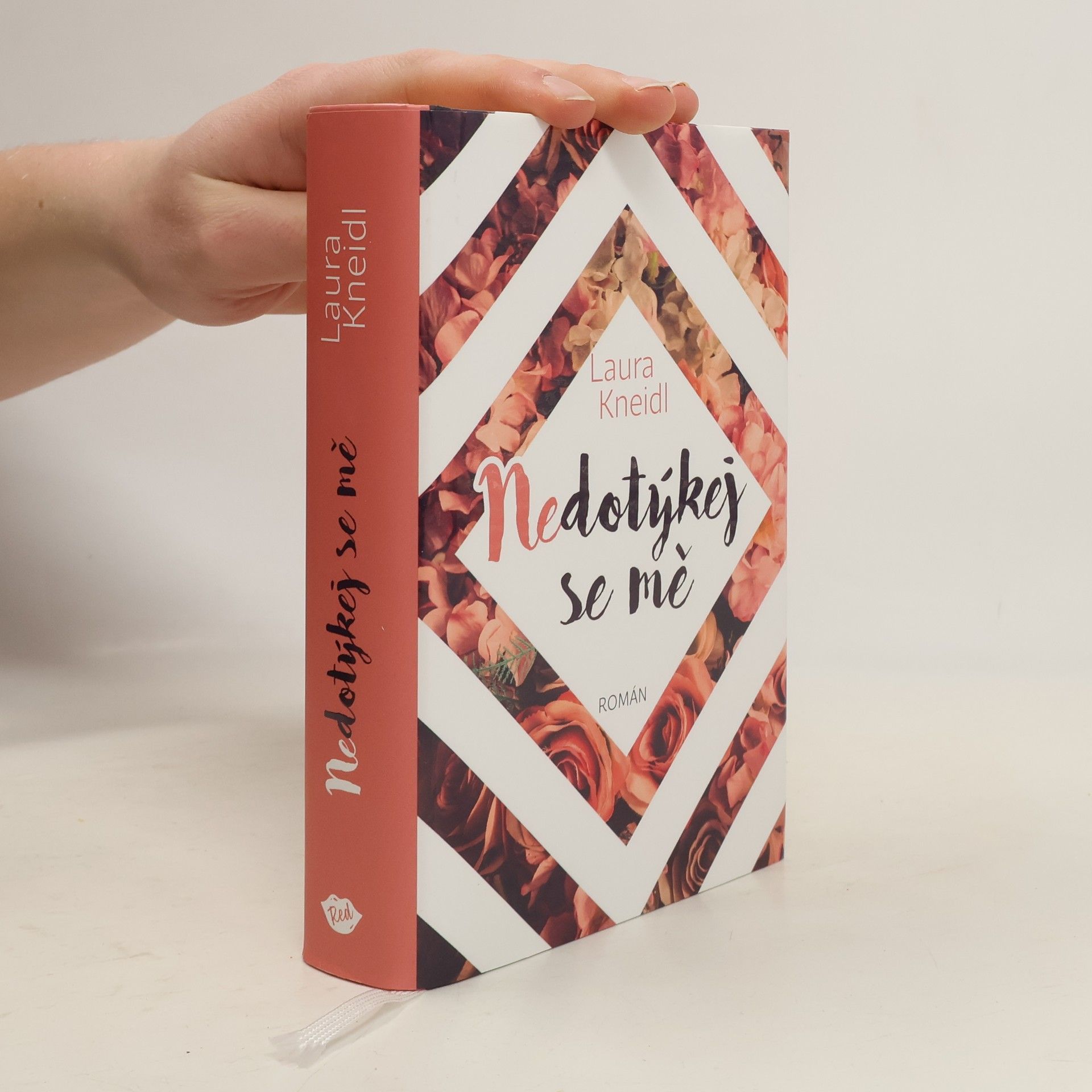 Laura Kneidl Nedotýkej se mě