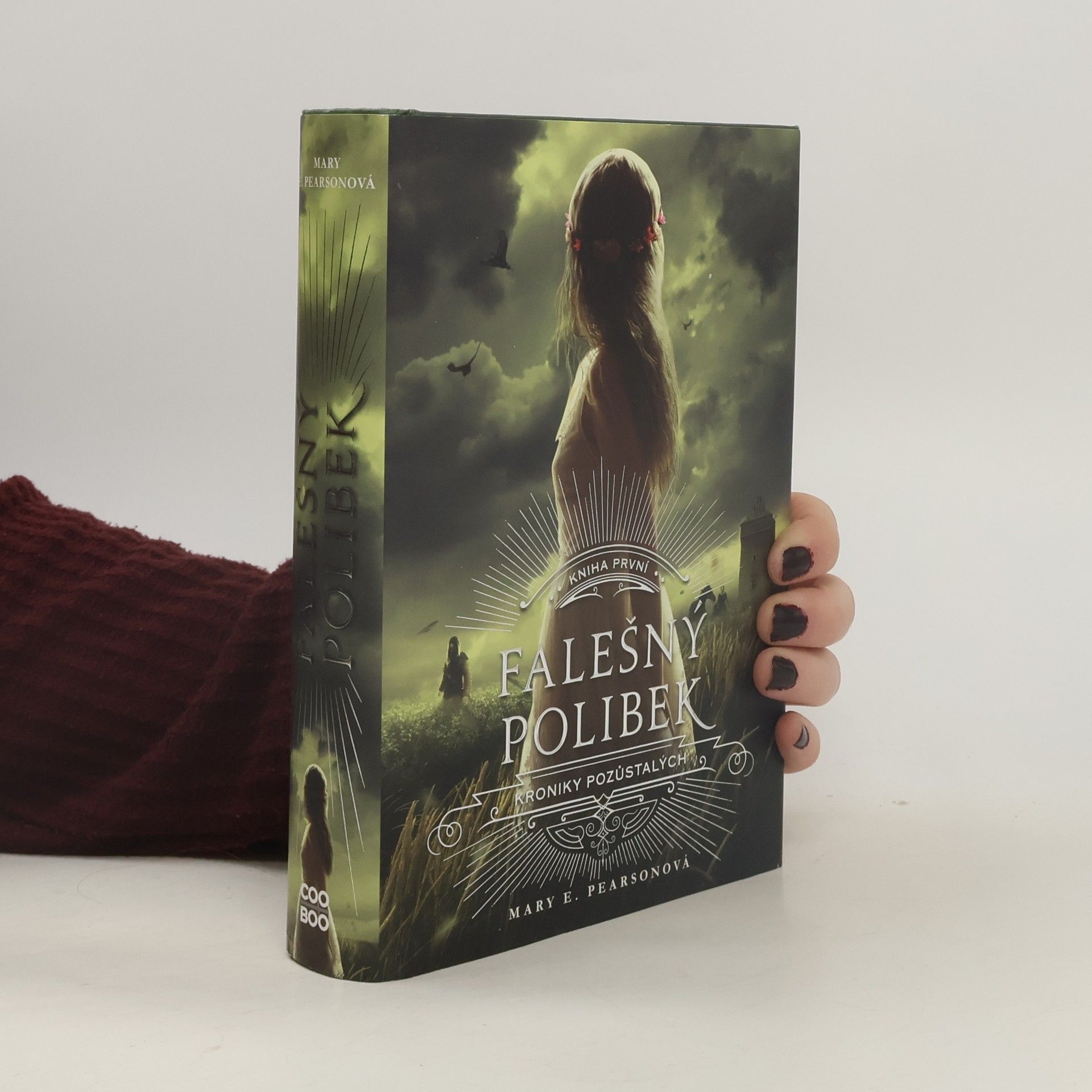 Mary E. Pearson Kroniky pozůstalých. Kniha první, Falešný polibek