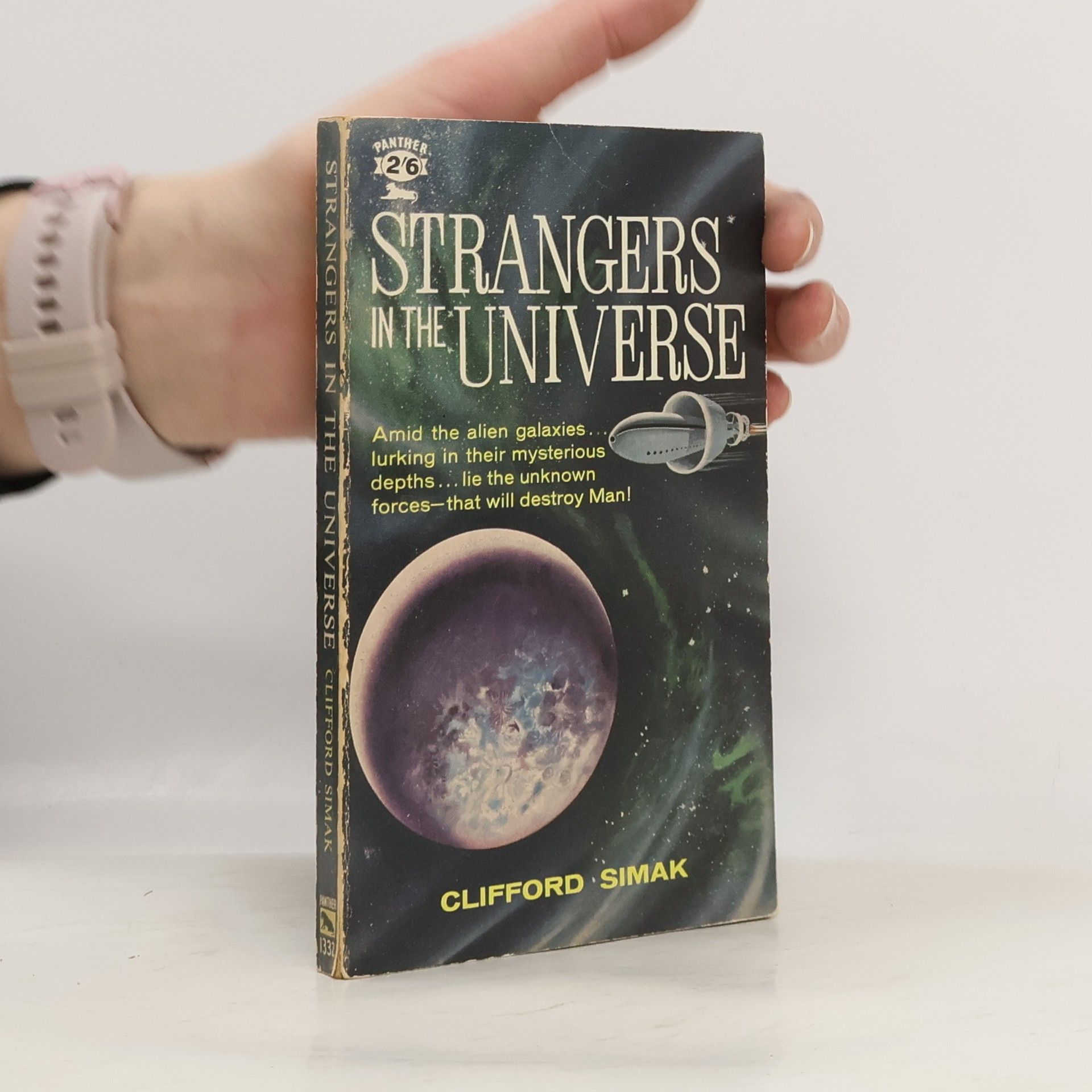 Clifford D. Simak Strangers in the Universe
