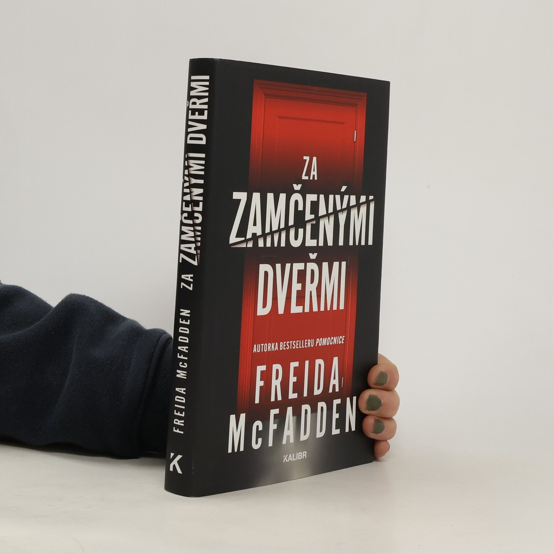 Za zamčenými dveřmi