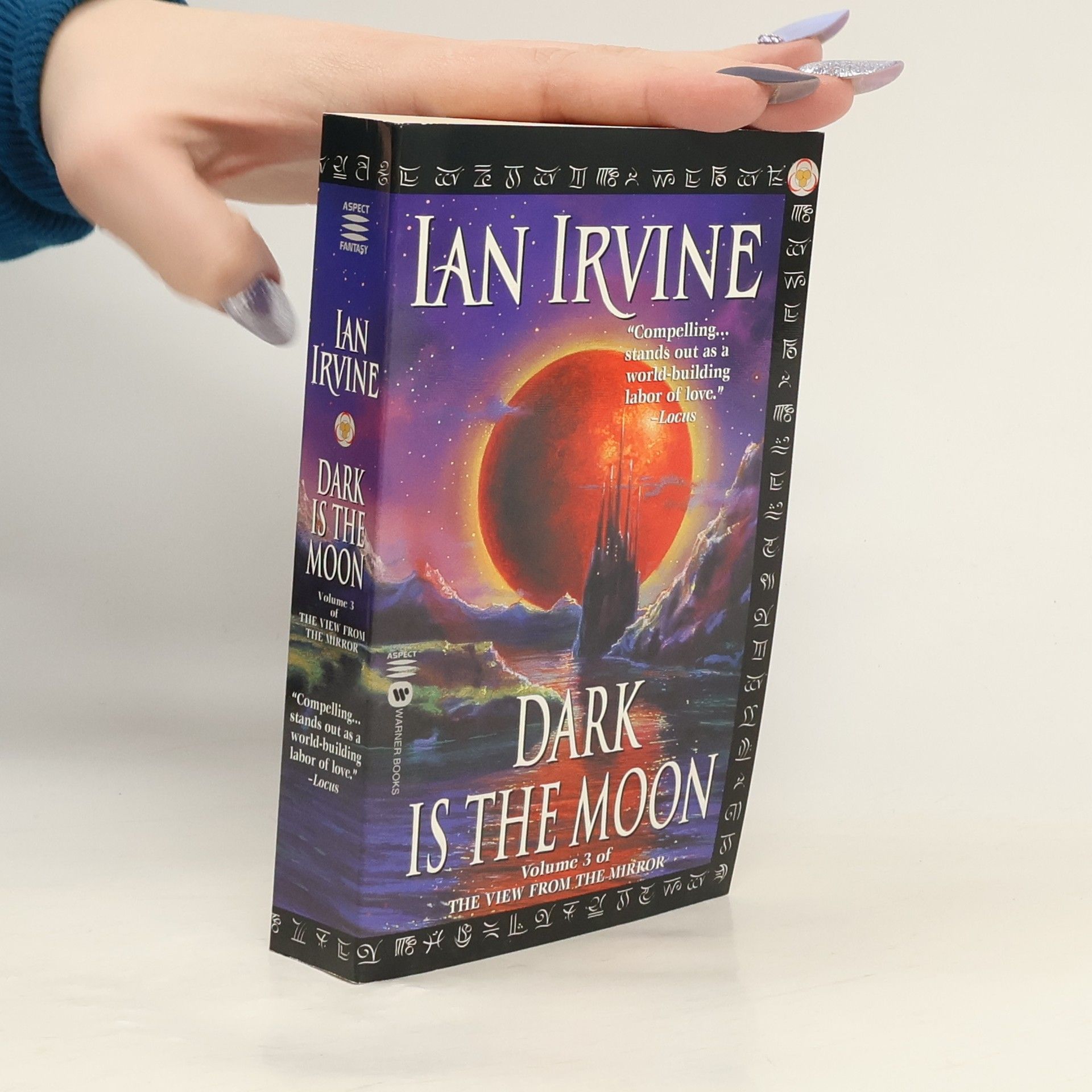 Ian Irvine The View from the Mirror Quartet - 3: Dark is the Moon