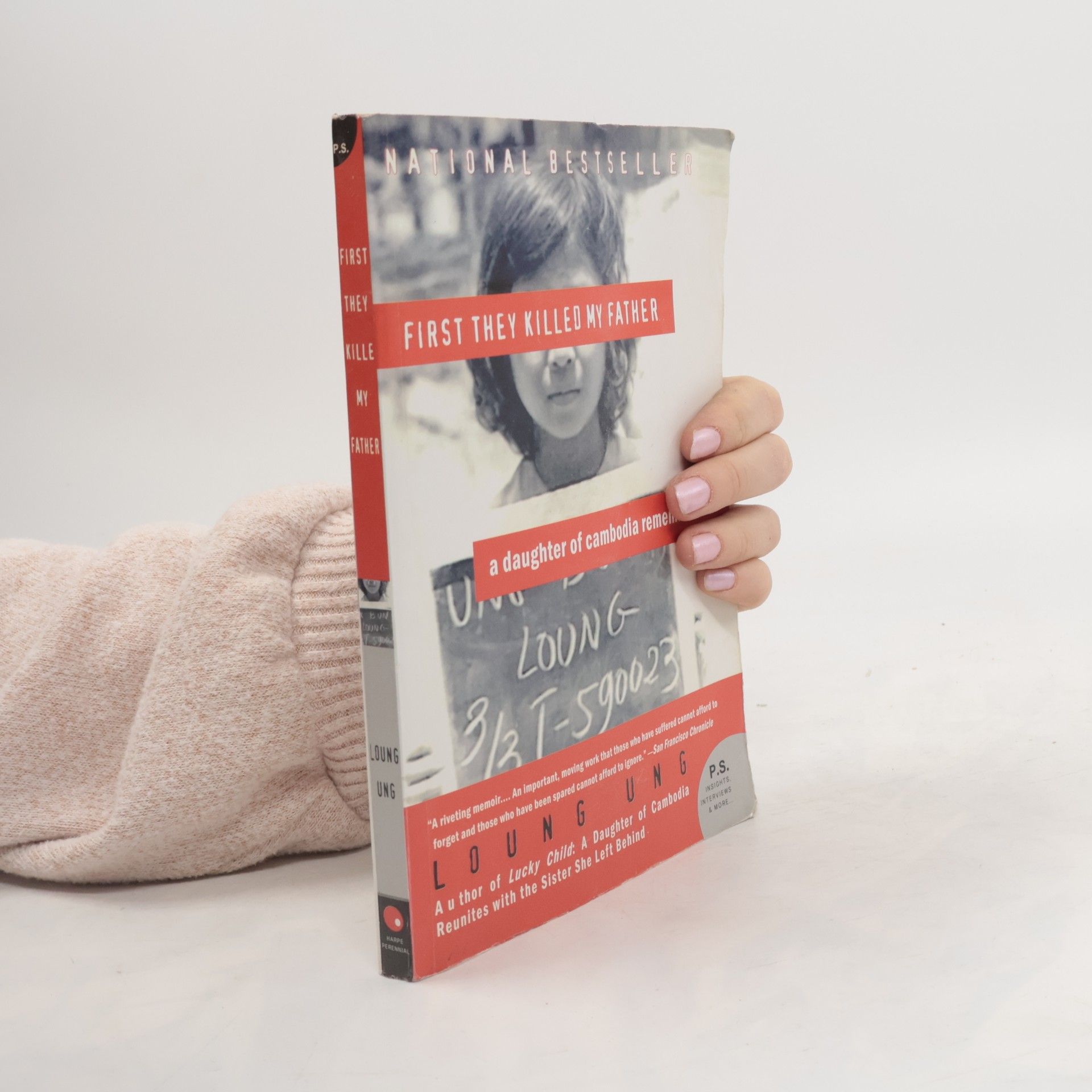 Loung Ung First they killed my father : a daughter of Cambodia remembers