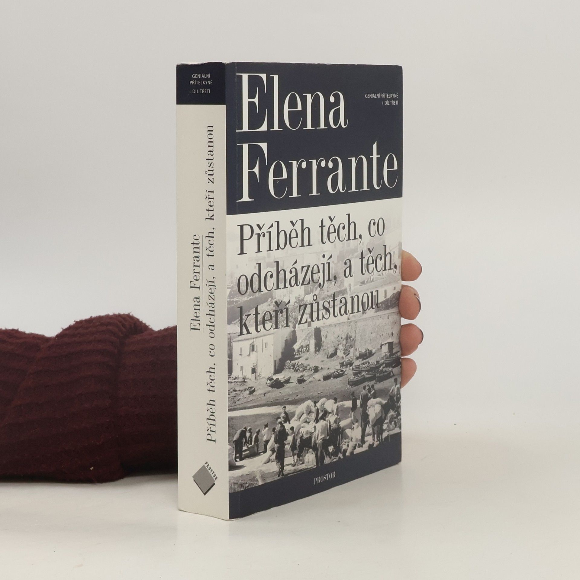 Elena Ferrante Geniální přítelkyně 3. Příběh těch, co odcházejí, a těch, kteří zůstanou