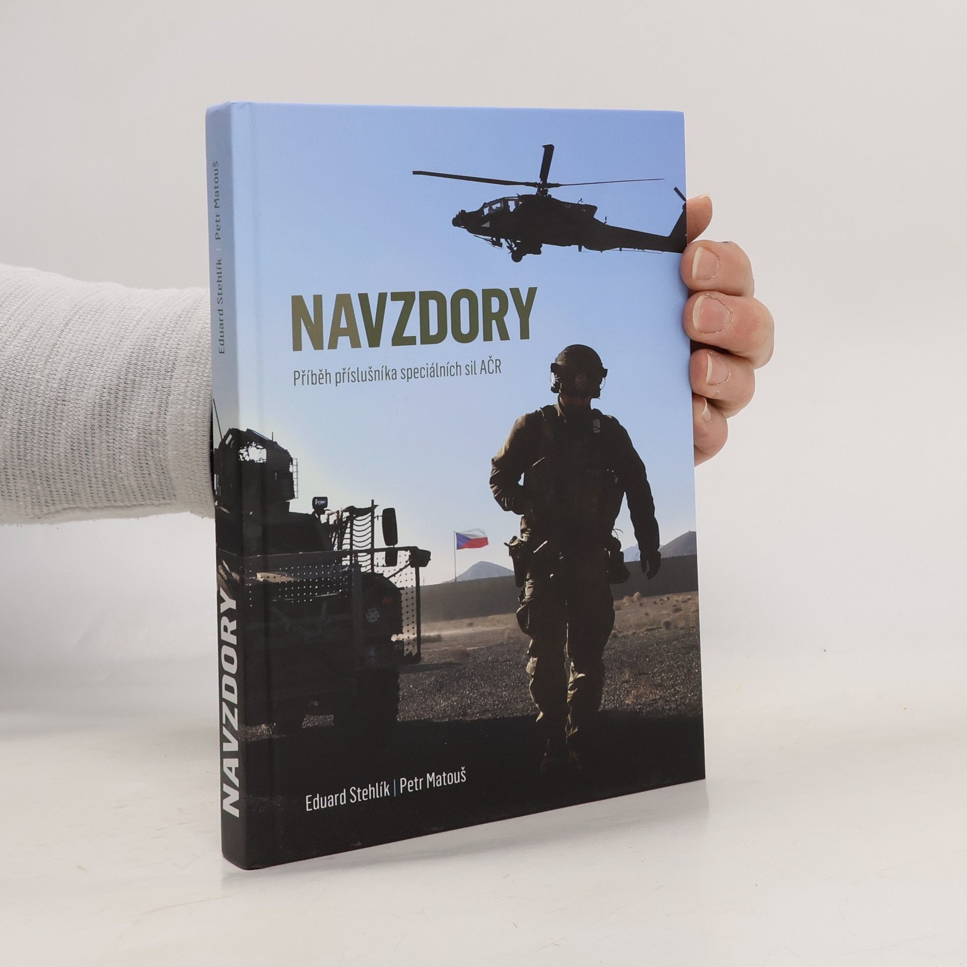 Eduard Stehlík Navzdory. Příběh příslušníka speciálních sil AČR