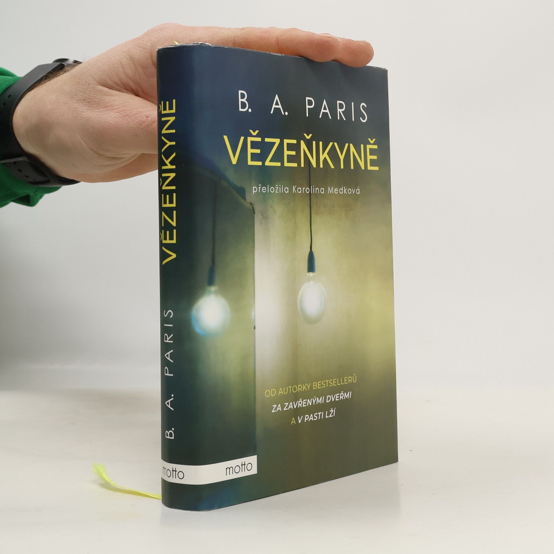 B. A. Paris Vězenkyně