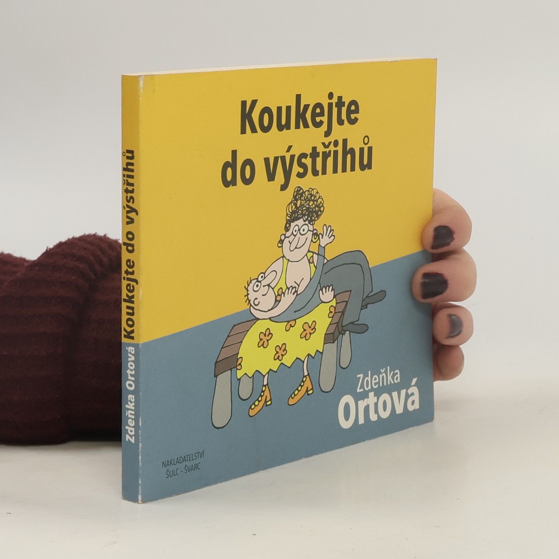 Koukejte do výstřihů