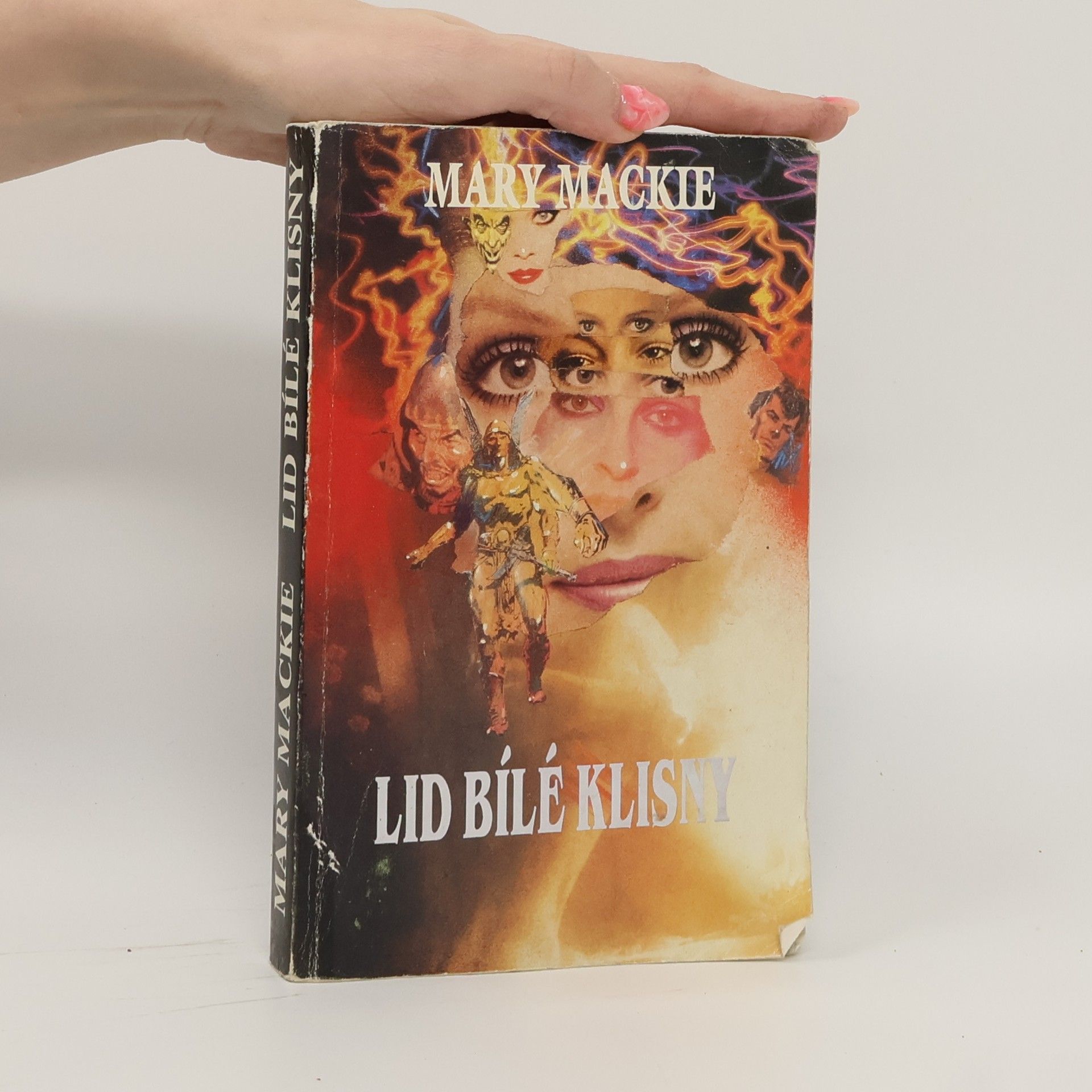 Mary Mackie Lid bílé klisny