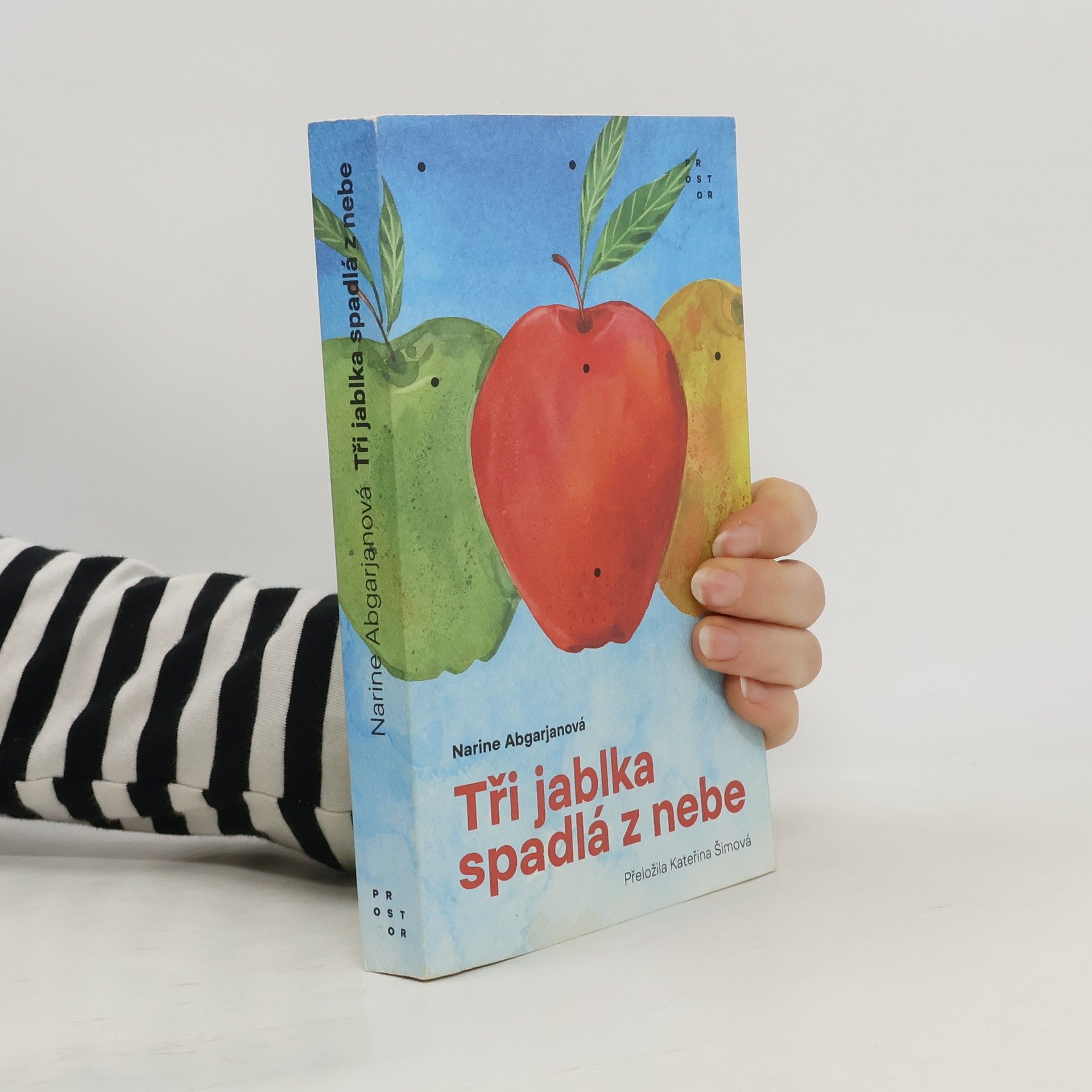Narinè Abgarjan Tři jablka spadlá z nebe