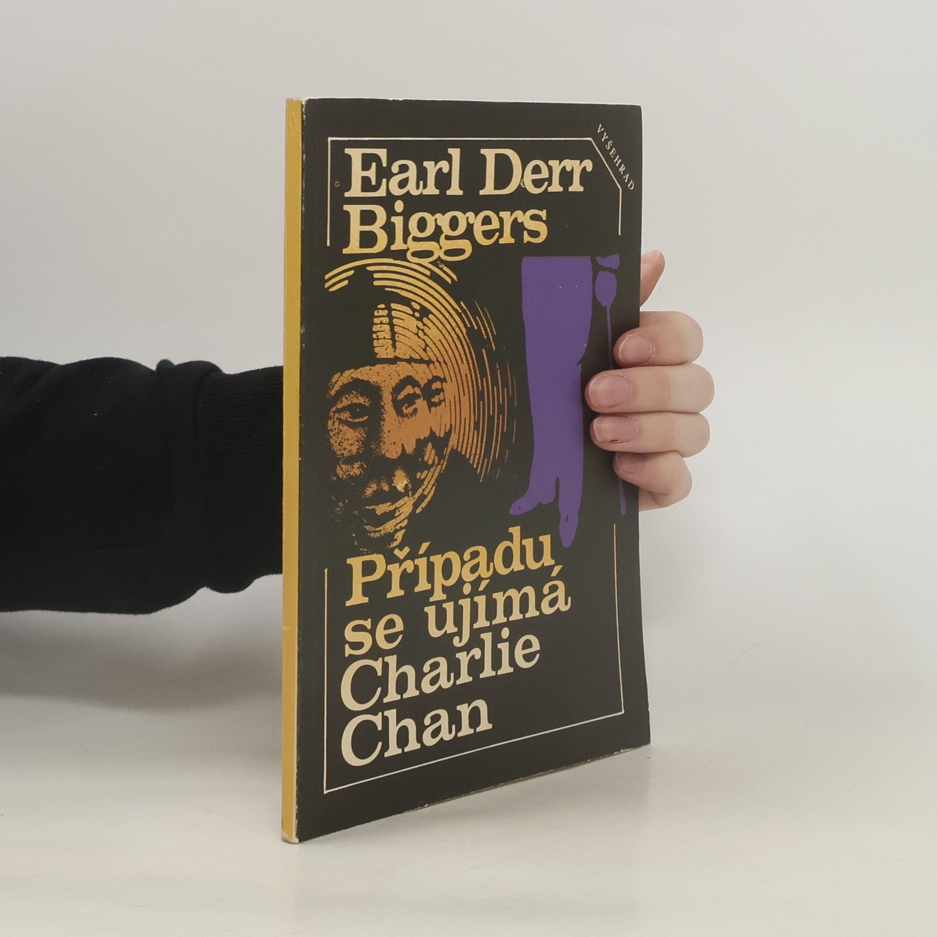 Earl Derr Biggers Případu se ujímá Charlie Chan