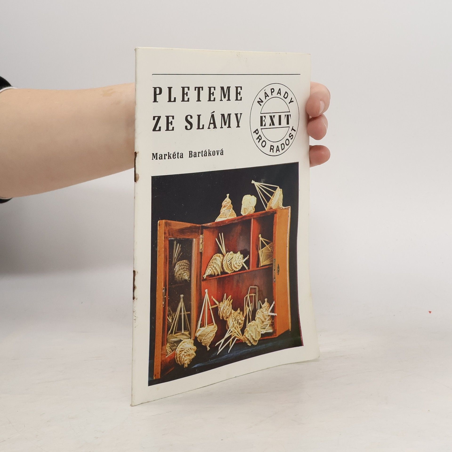 Markéta Bartáková Pleteme ze slámy