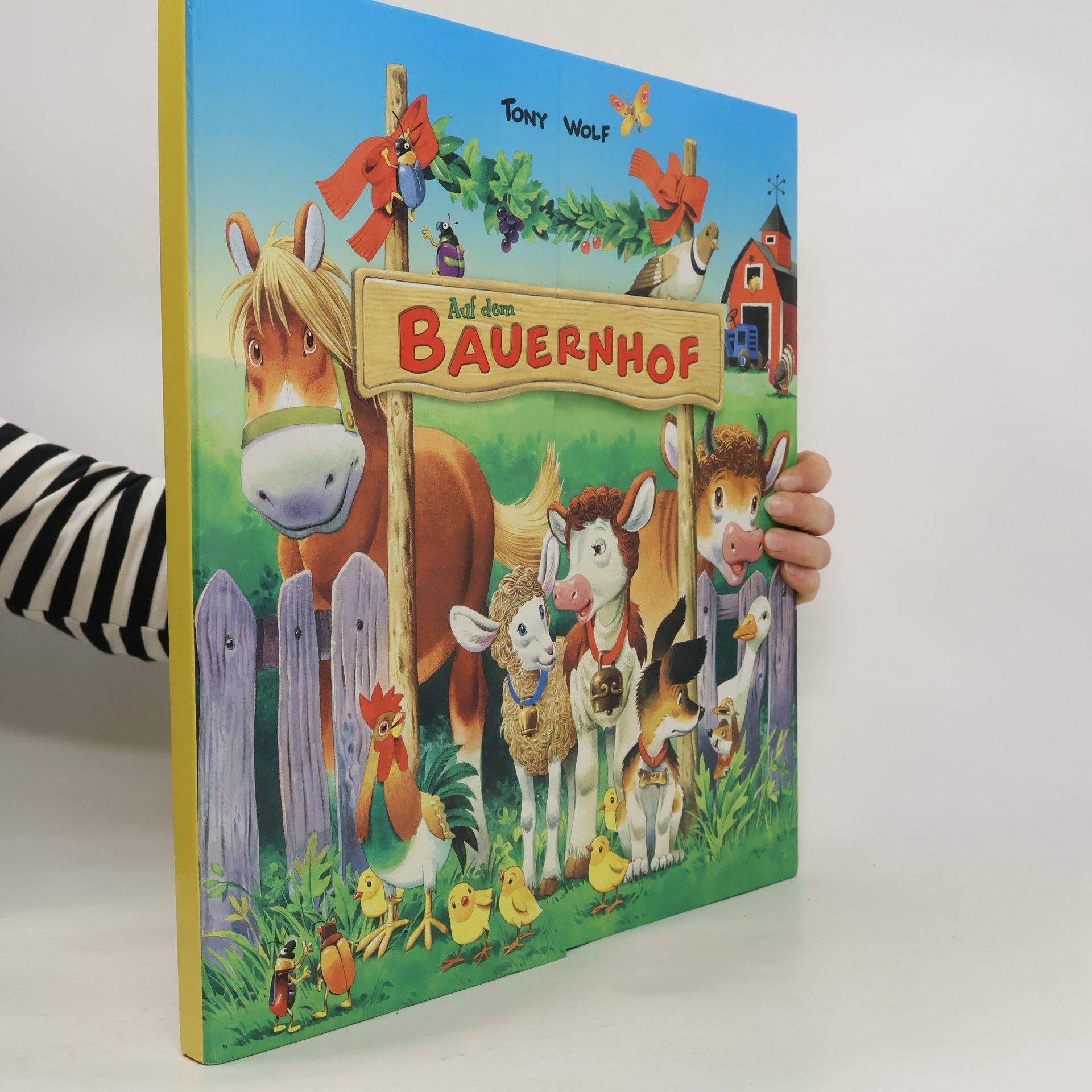 Tony Wolf Auf dem Bauernhof