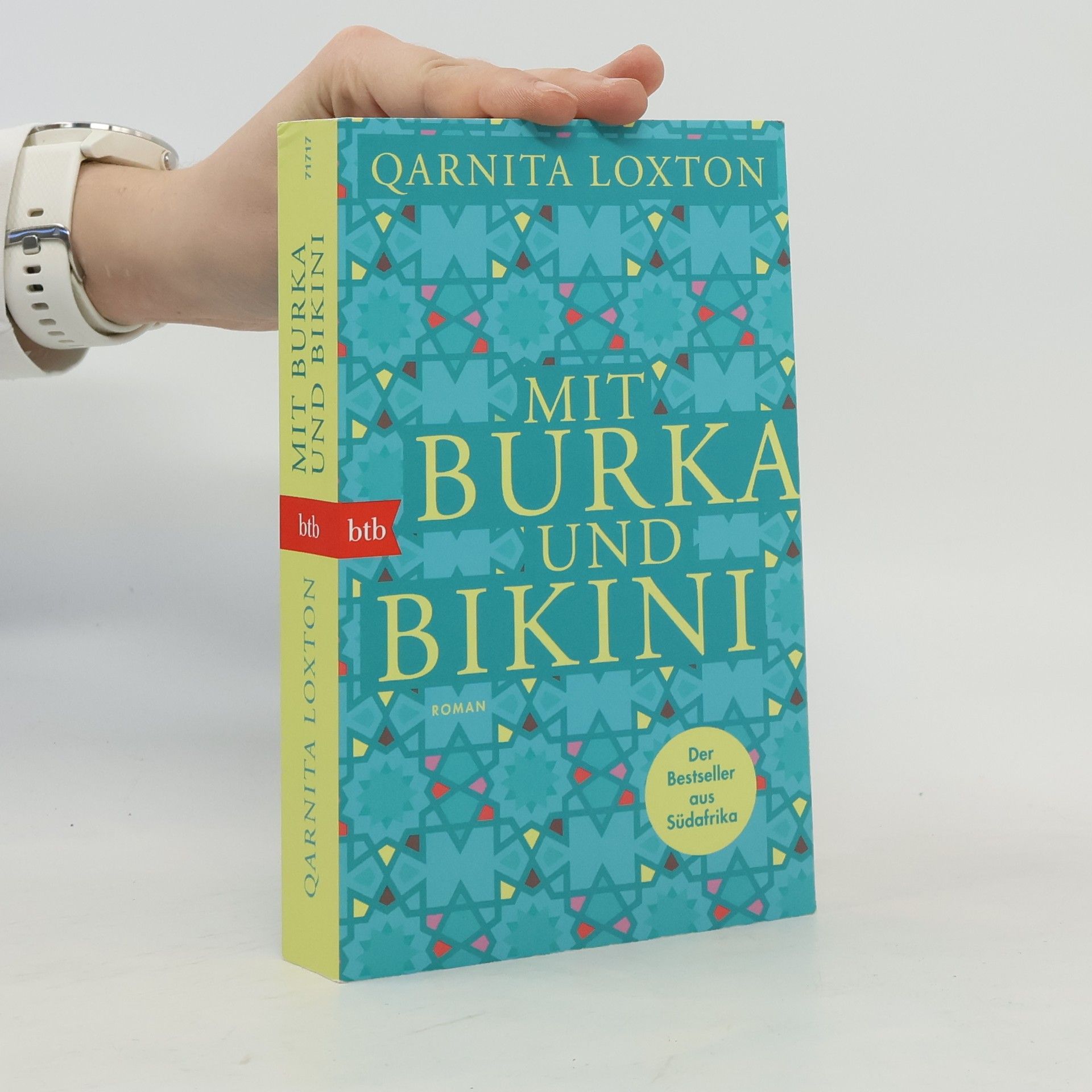 Qarnita Loxton Mit Burka und Bikini